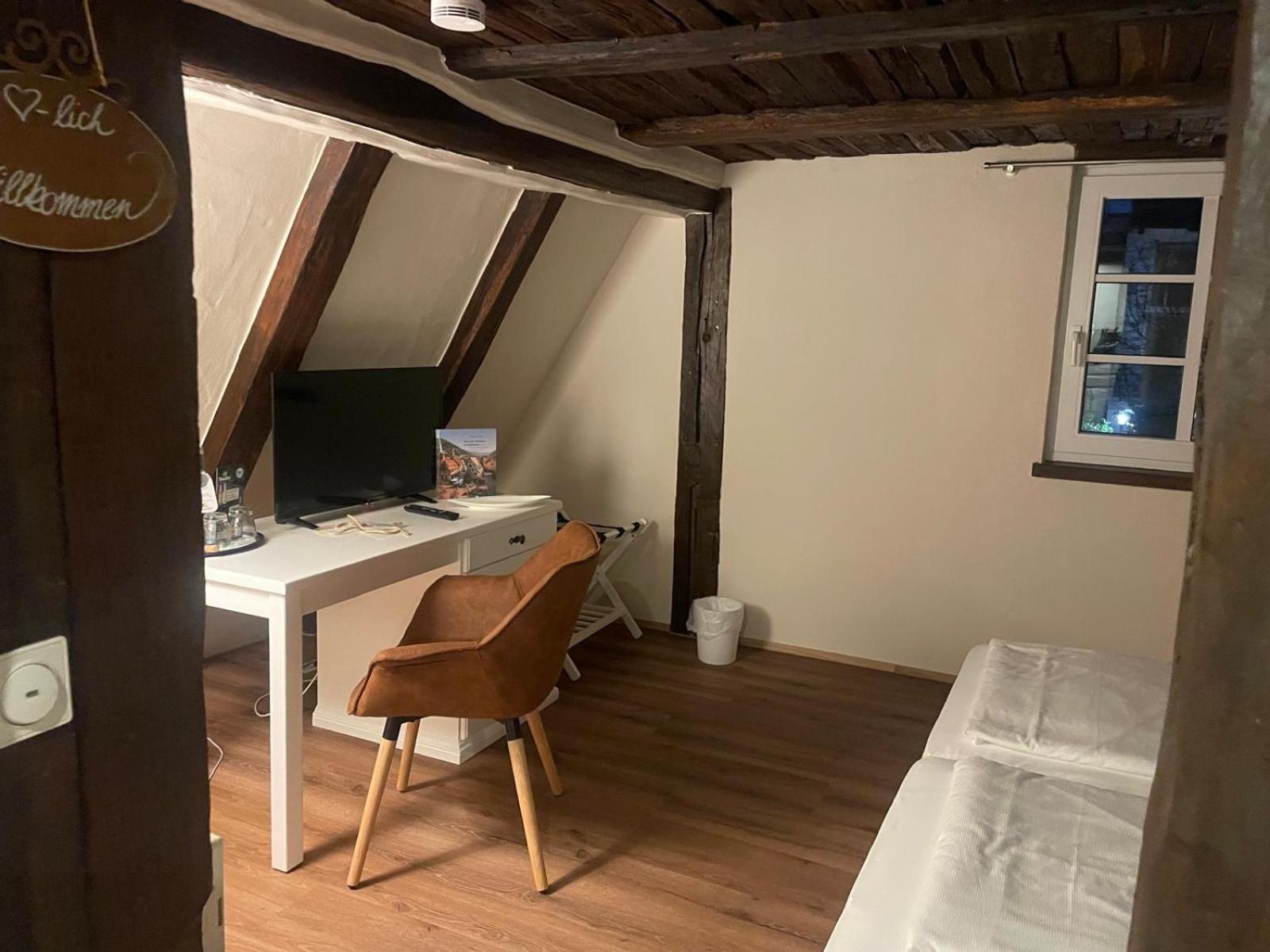 Double Room - Photo 5