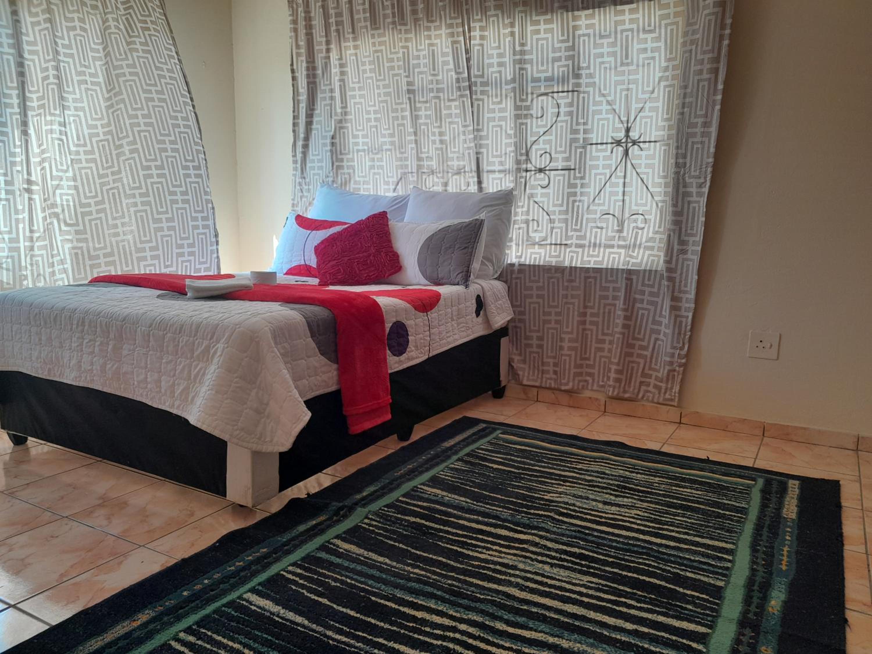 Deluxe King Room photo 2