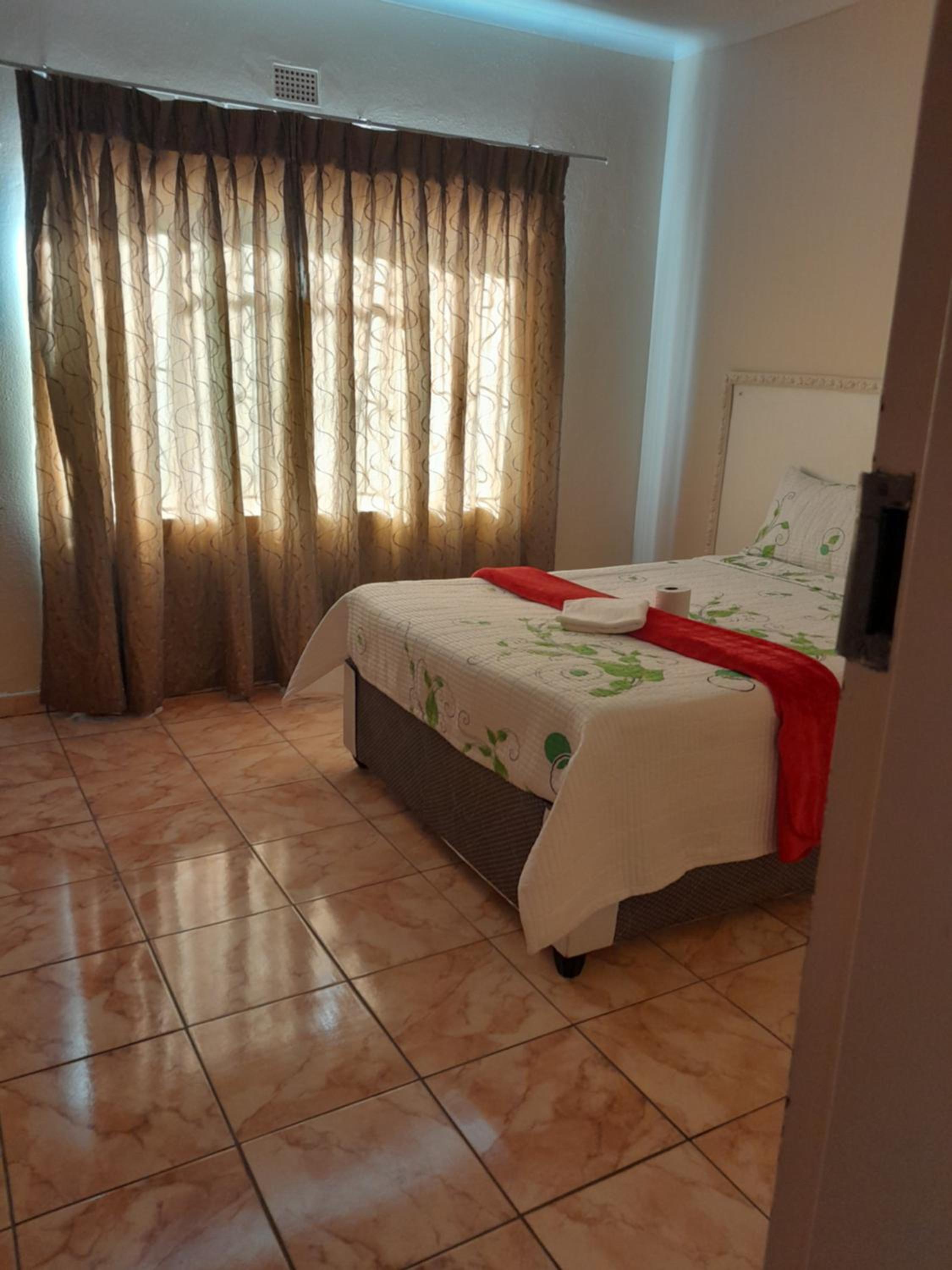 Double Room With Shared Bathroom photo 1