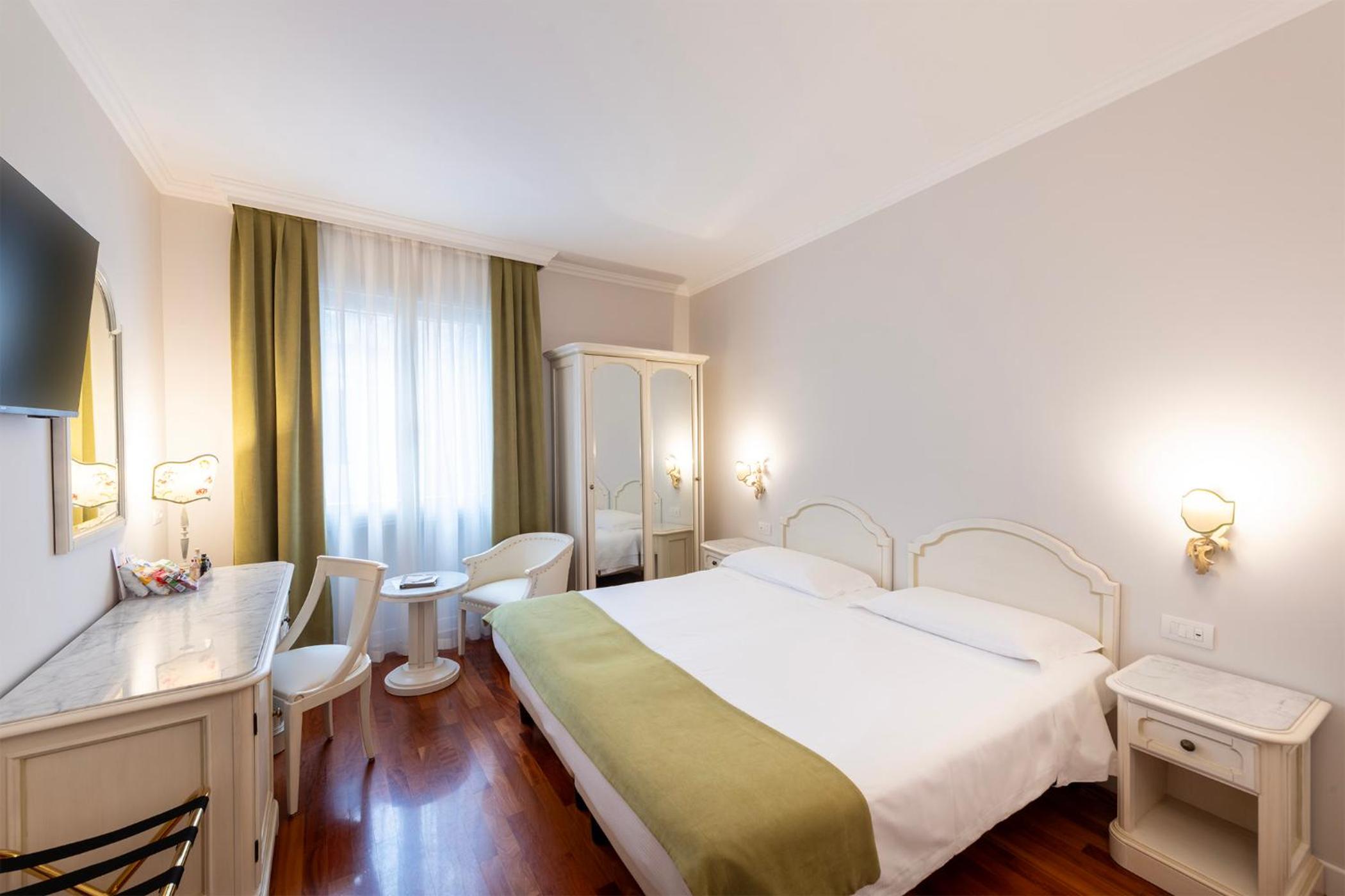 Standard Double or Twin Room - Photo 10