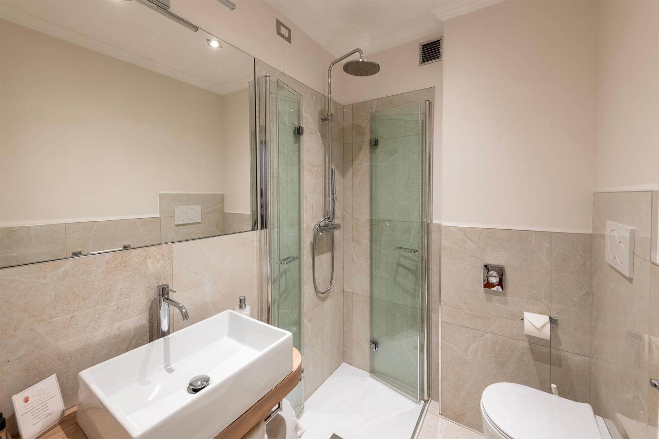 Standard Double or Twin Room - Photo 3