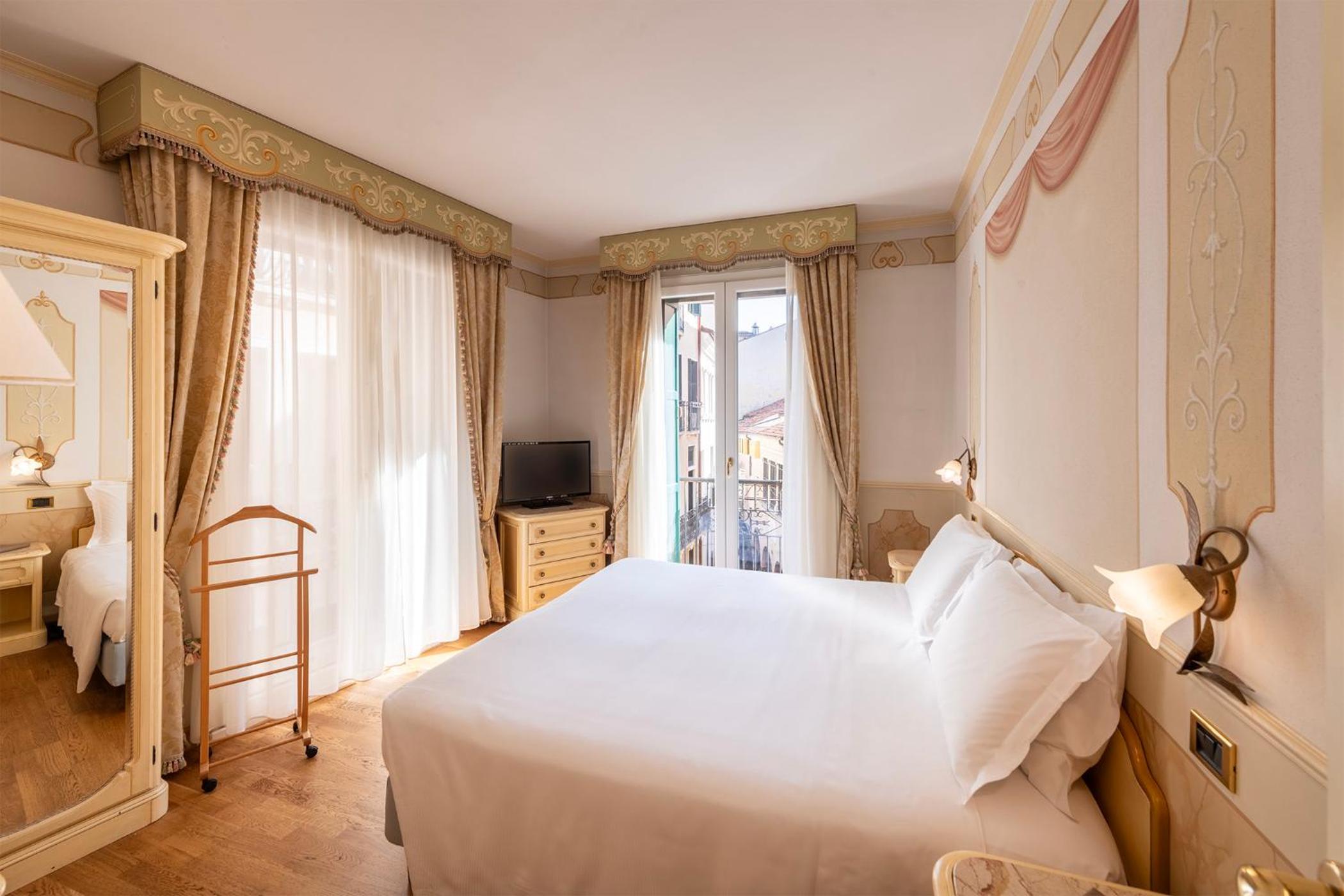 Suite - Photo 5