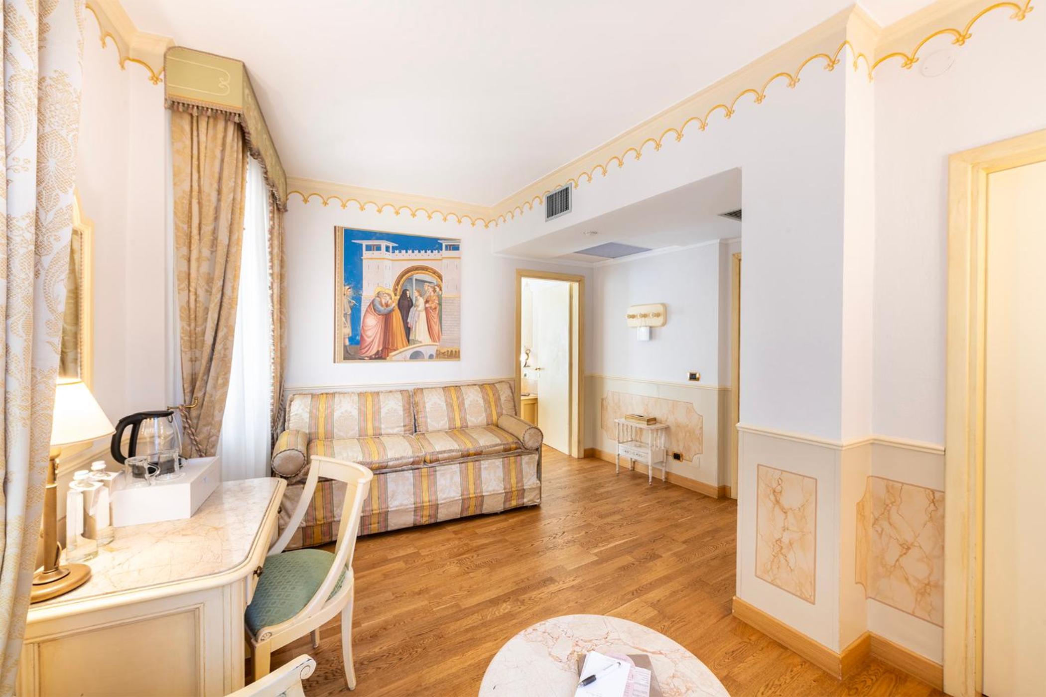 Suite - Photo 6