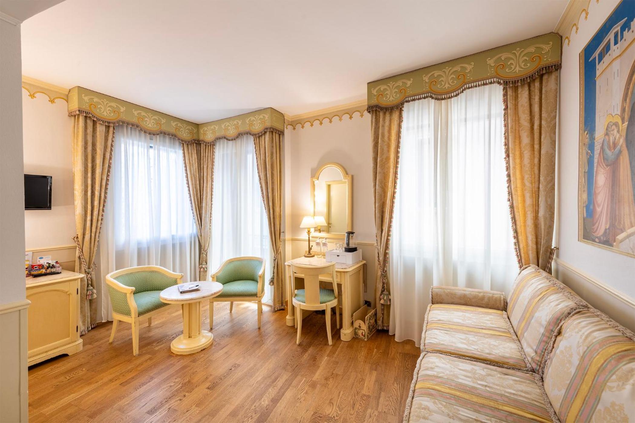 Suite - Photo 7