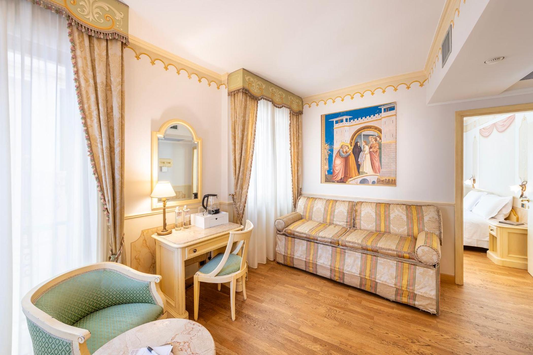 Suite - Photo 9