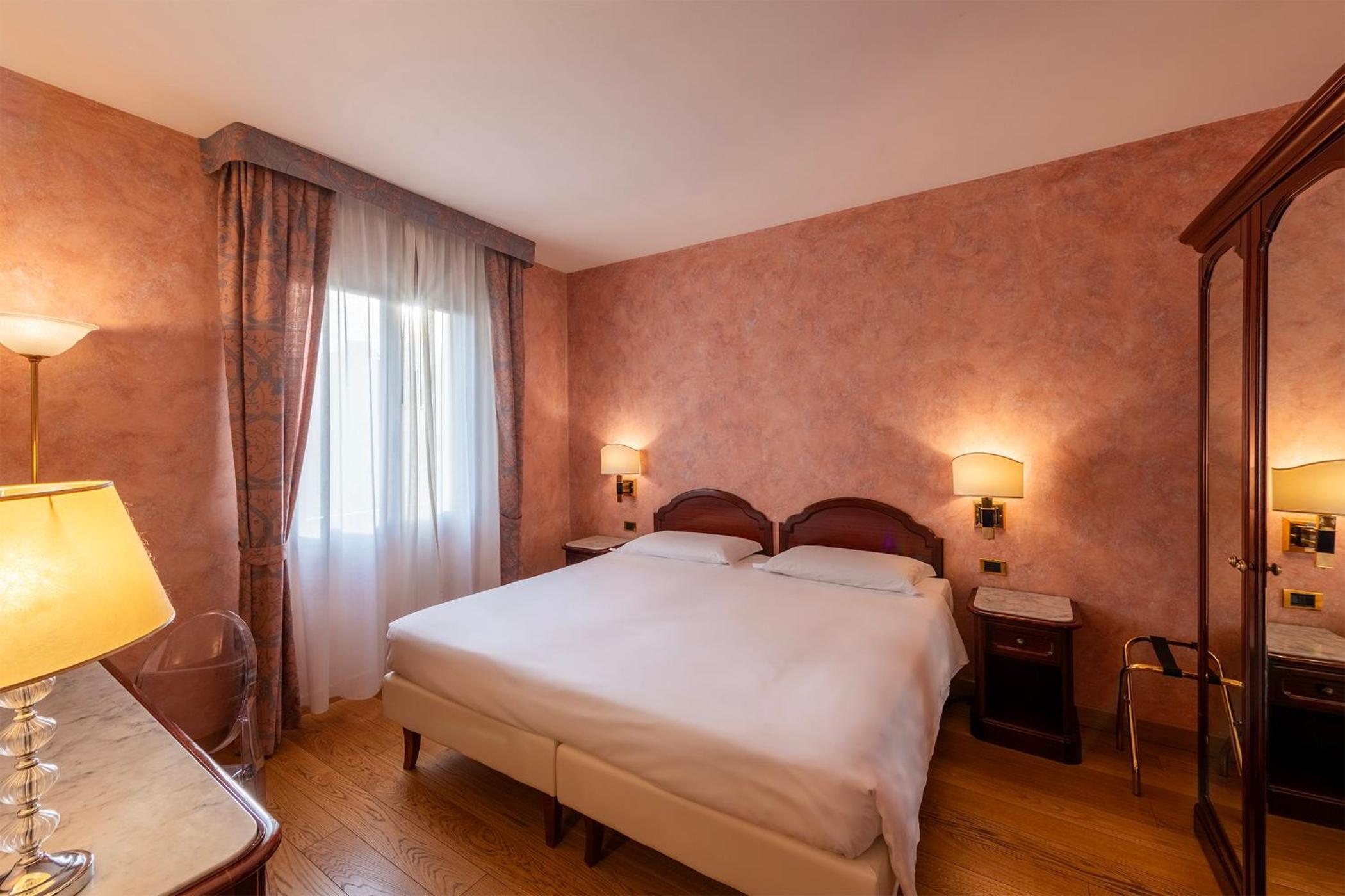 Standard Double or Twin Room - Photo 14