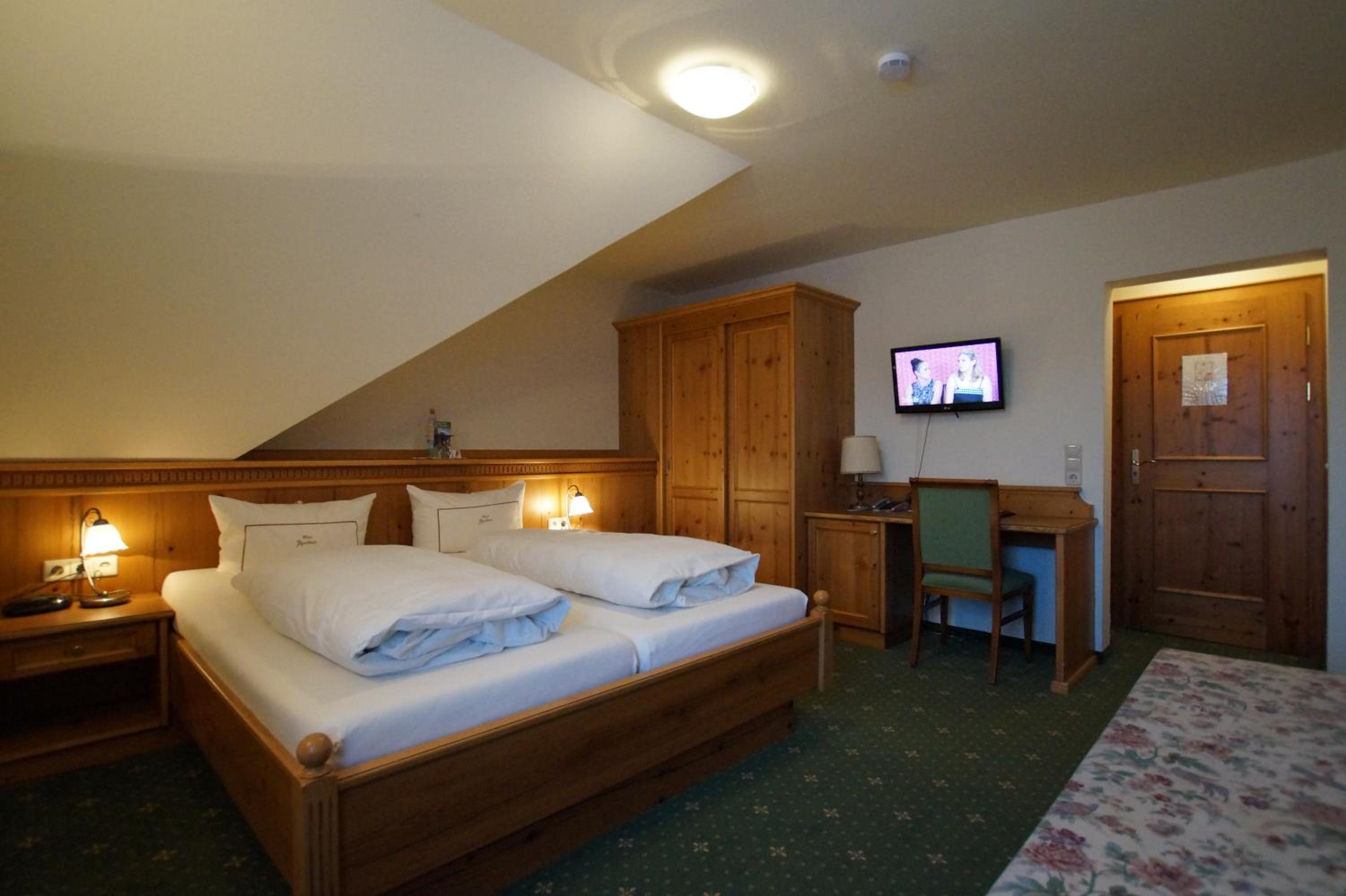Double Room - Photo 8