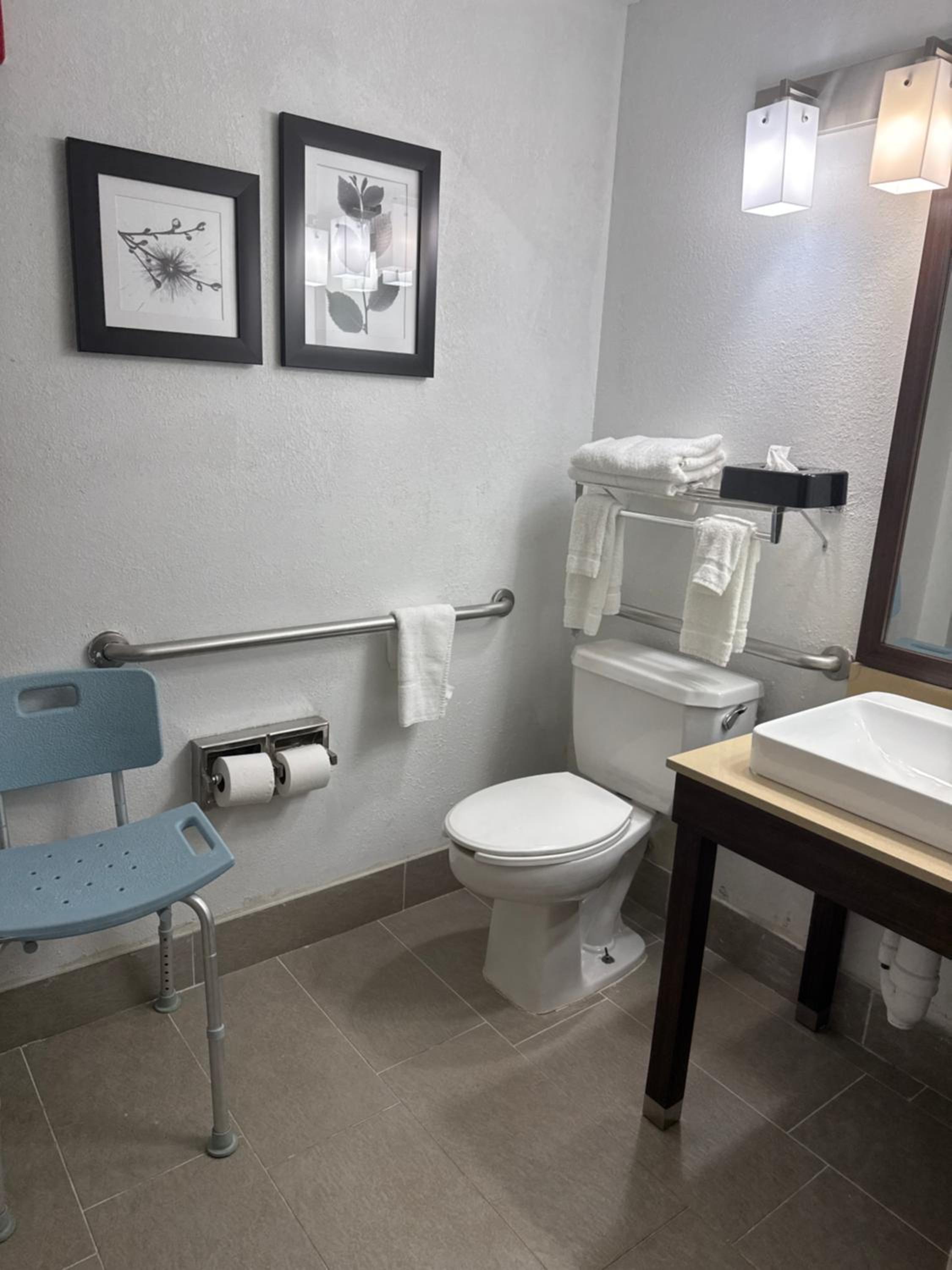 King Room - Disability Access/Non-Smoking - Photo 3