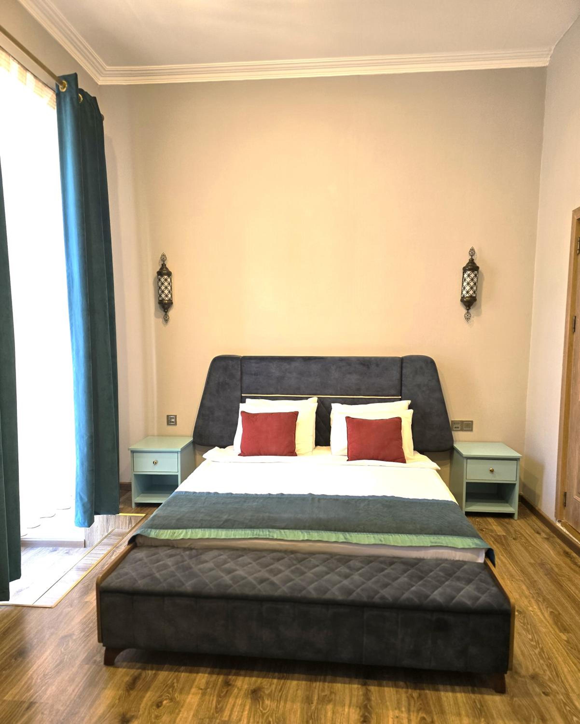 King Suite with Balcony photo 1