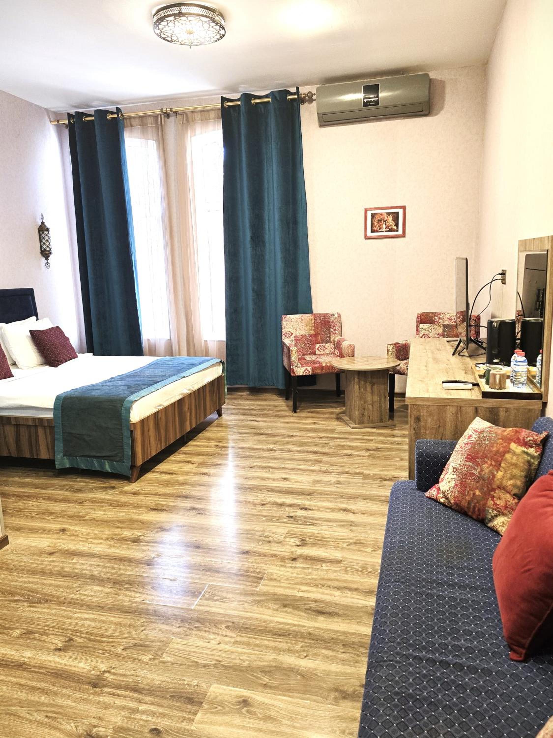 Deluxe Room (2 Adults + 1 Child) photo 2