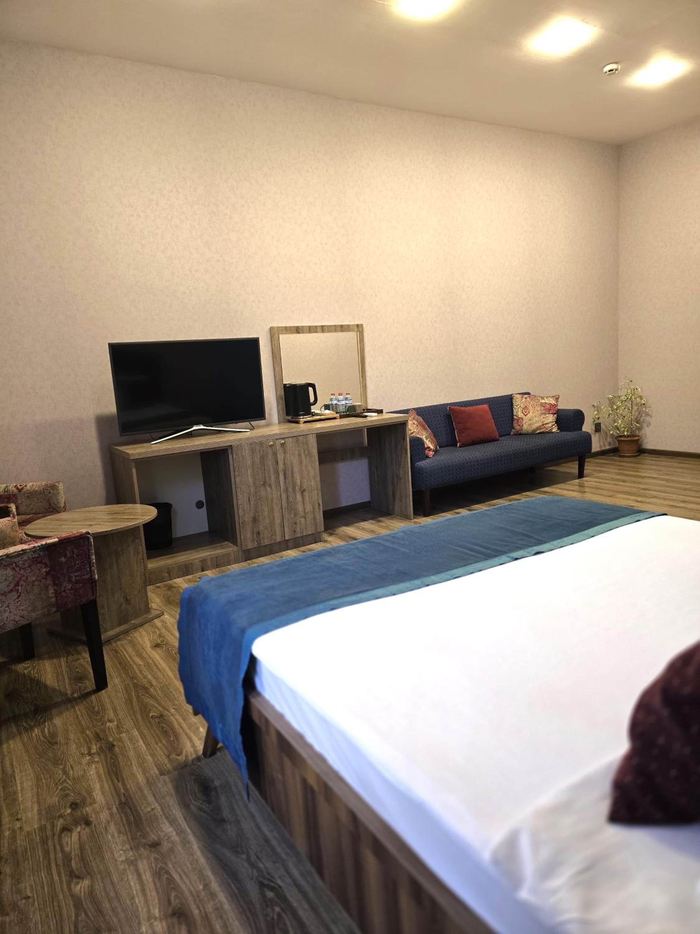 Deluxe Room (2 Adults + 1 Child) photo 3