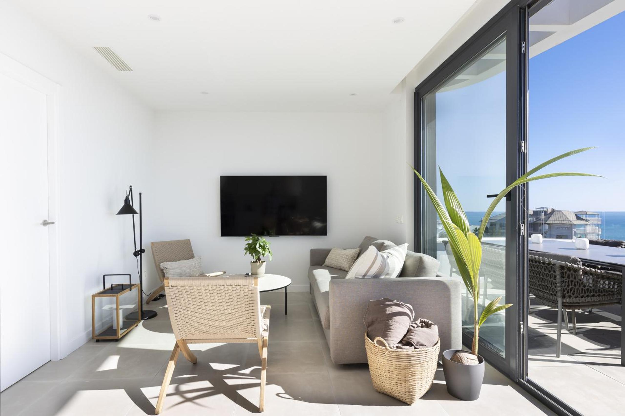 Apartamento de dos habitaciones con terraza y vista al mar