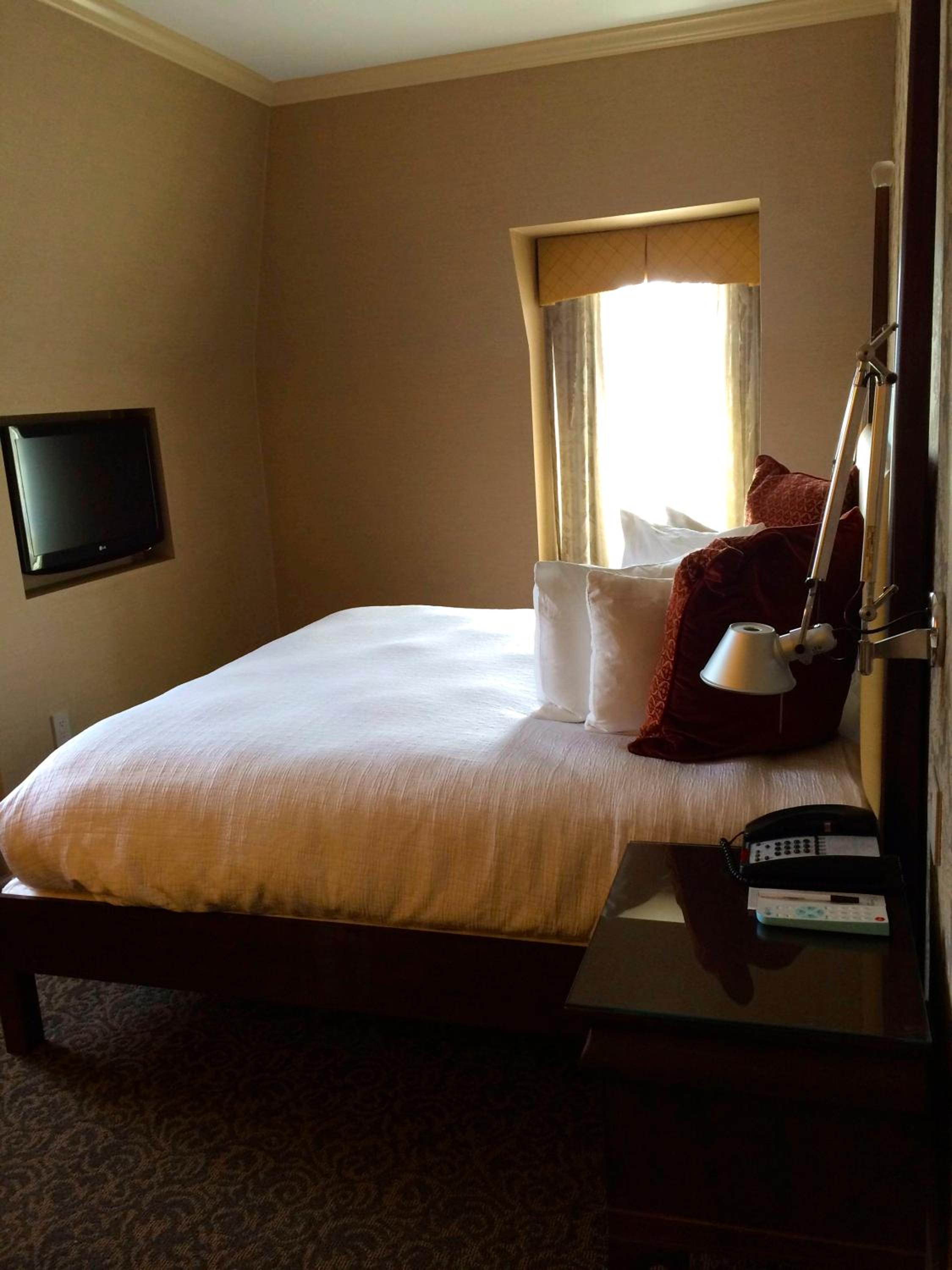 King Suite thumbnail 6