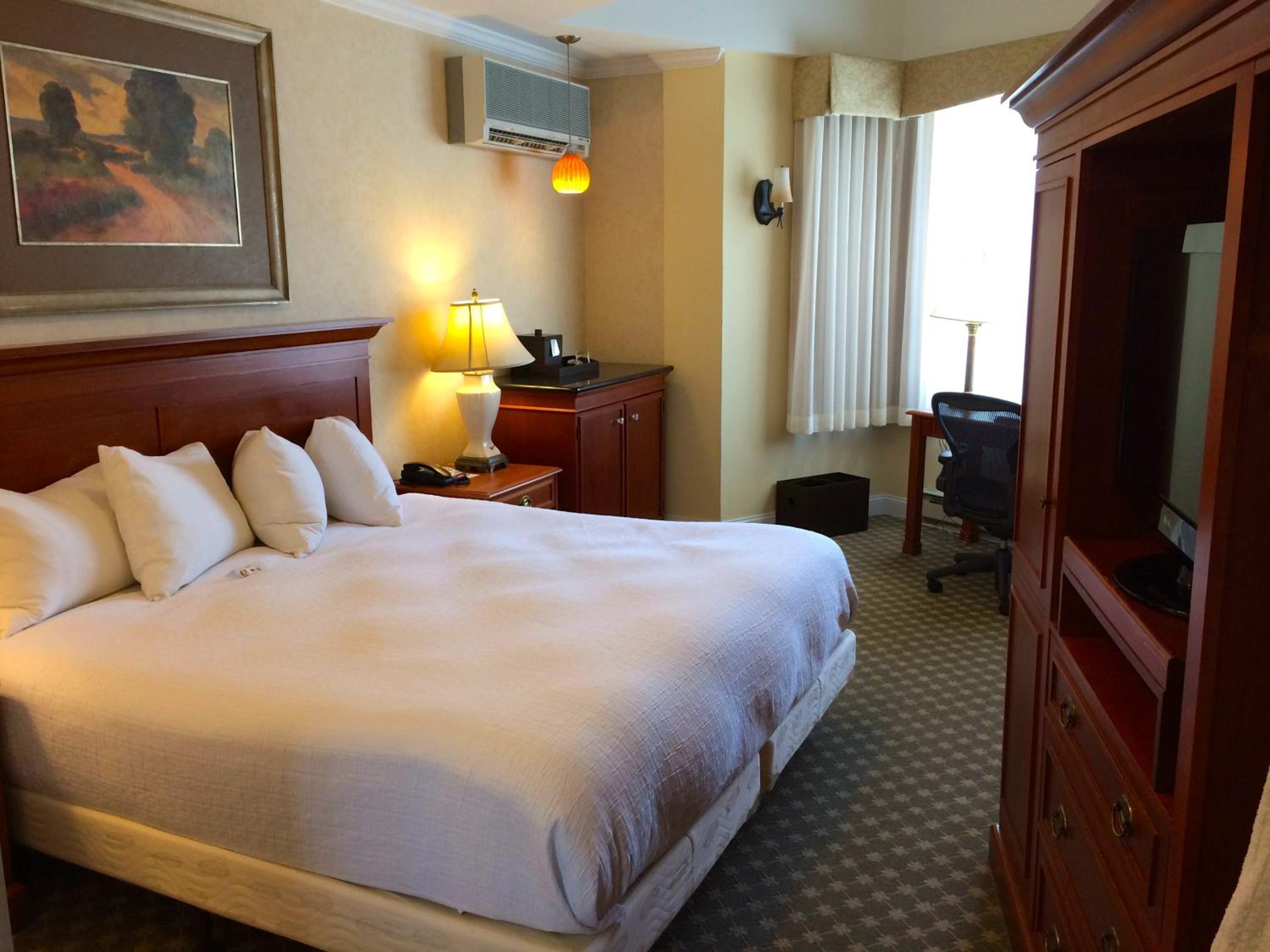 King Suite thumbnail 5