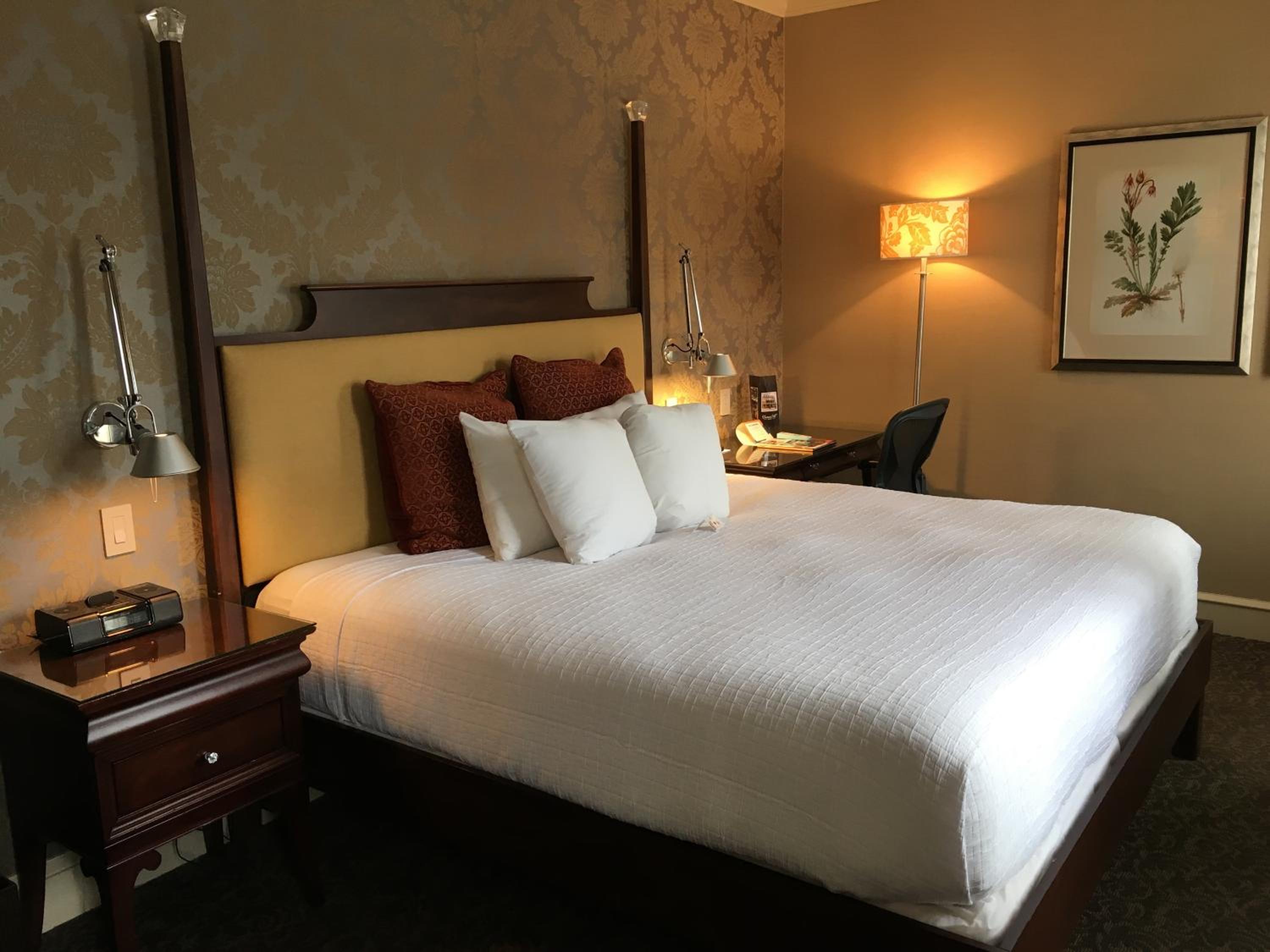 King Room thumbnail 6
