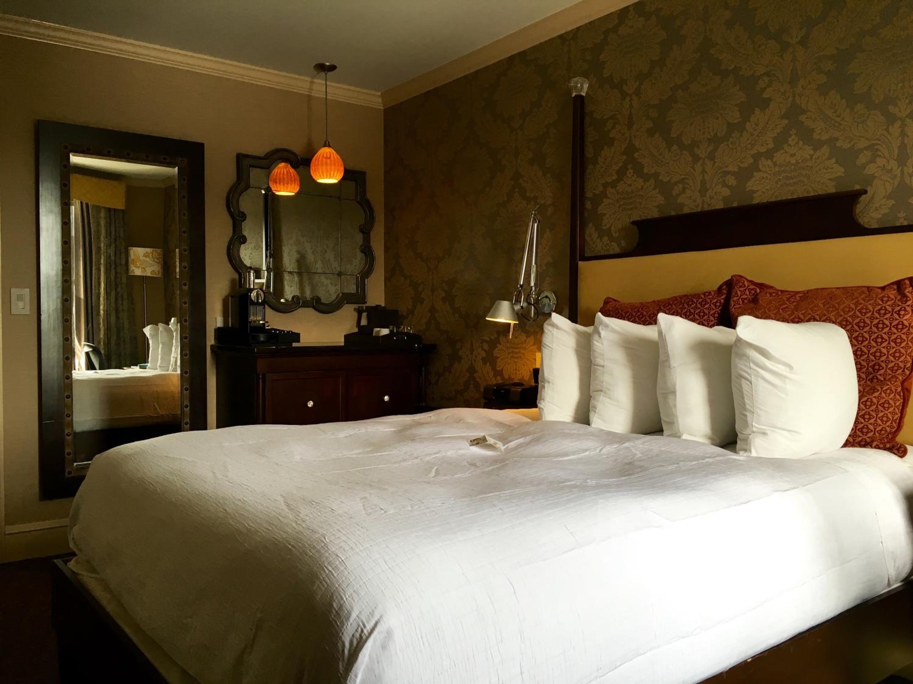 King Room thumbnail 5