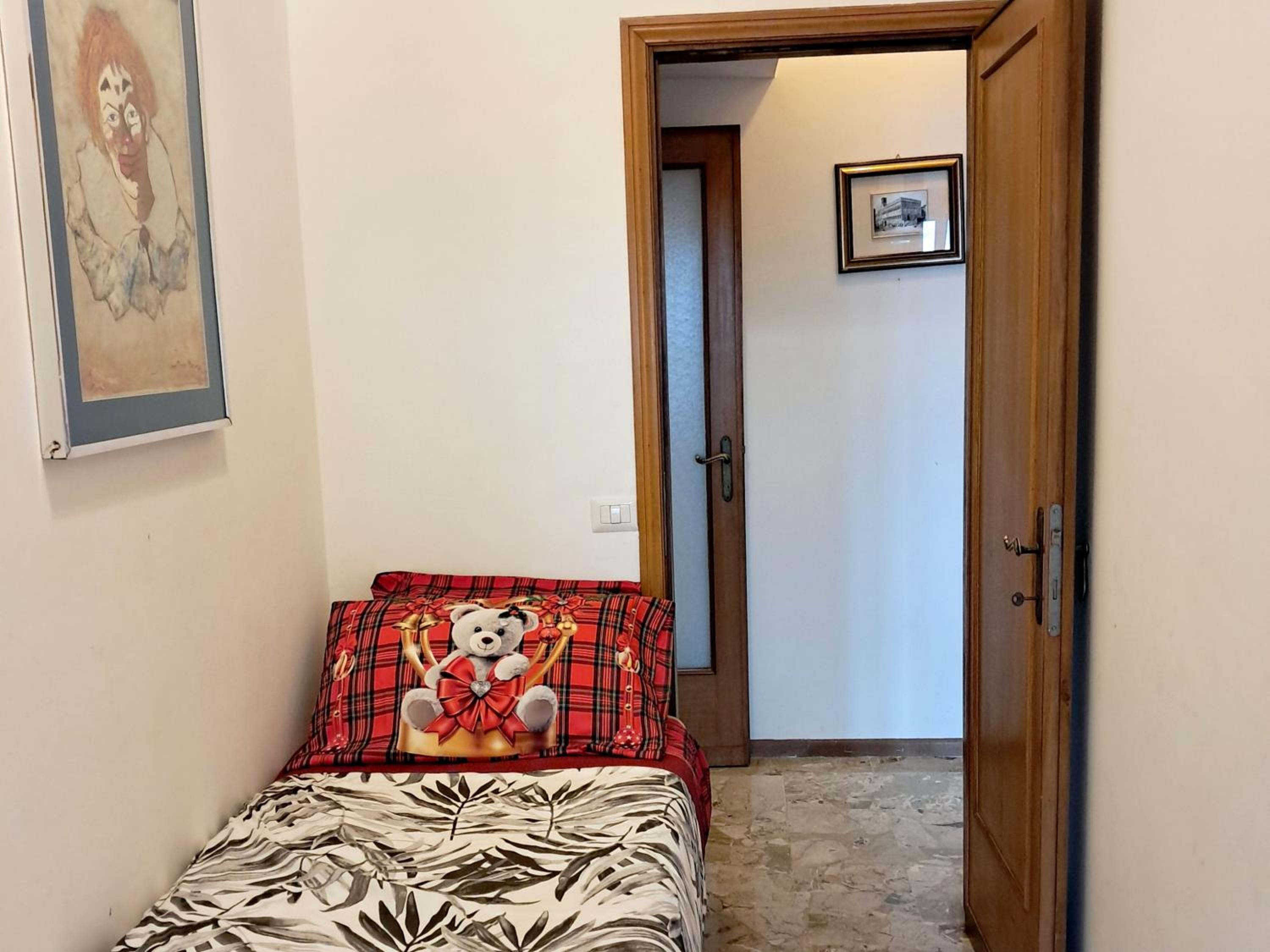Two-Bedroom Apartment - Photo 11