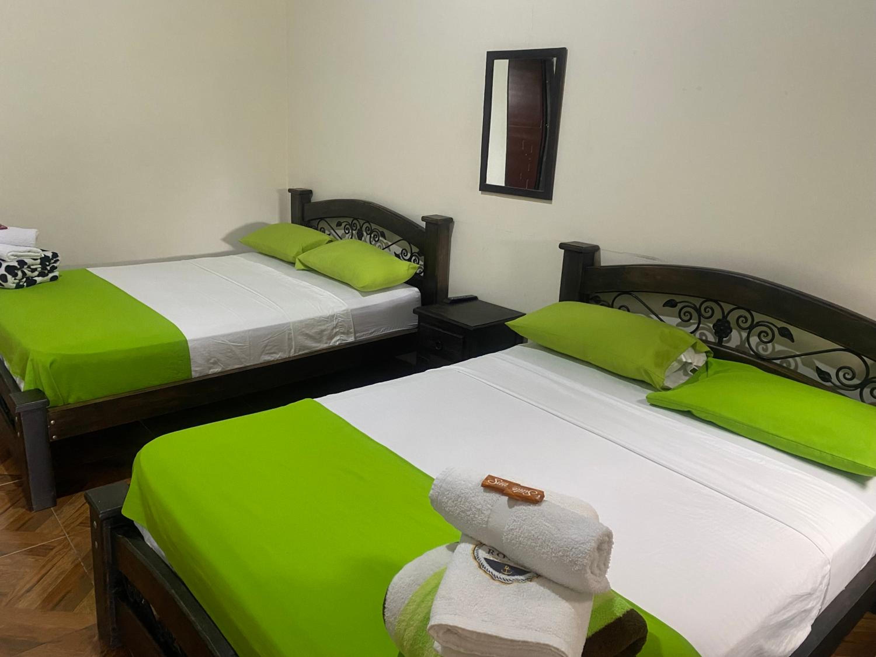Economy Quadruple Room photo 2