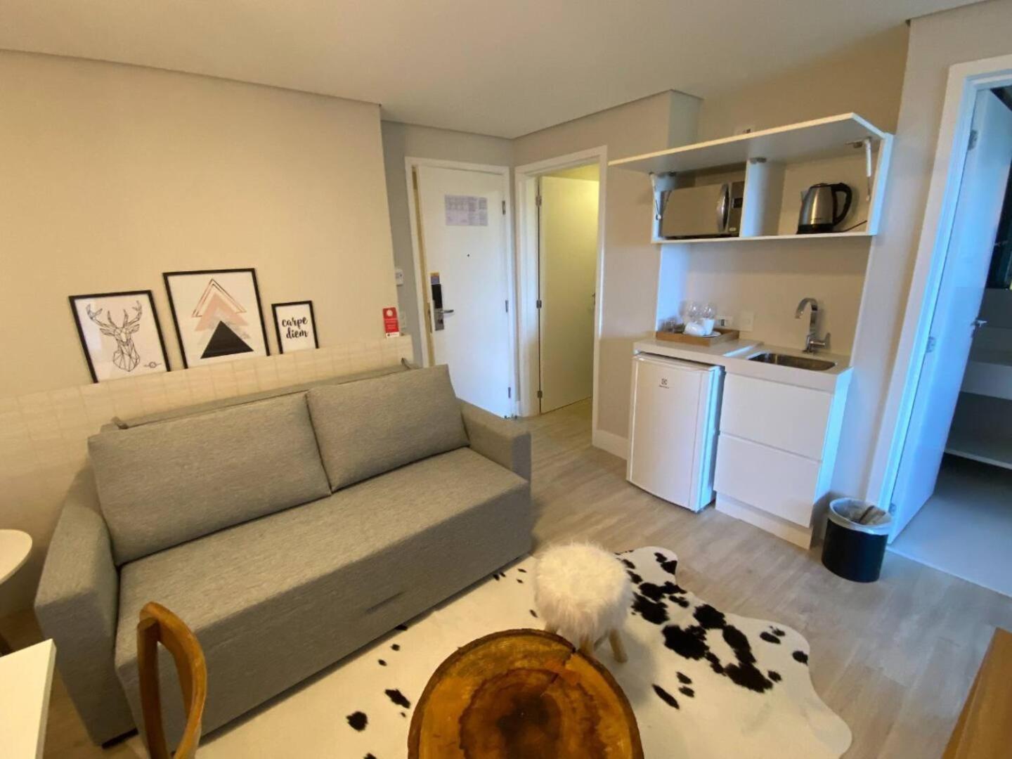 Apartment with Mountain View