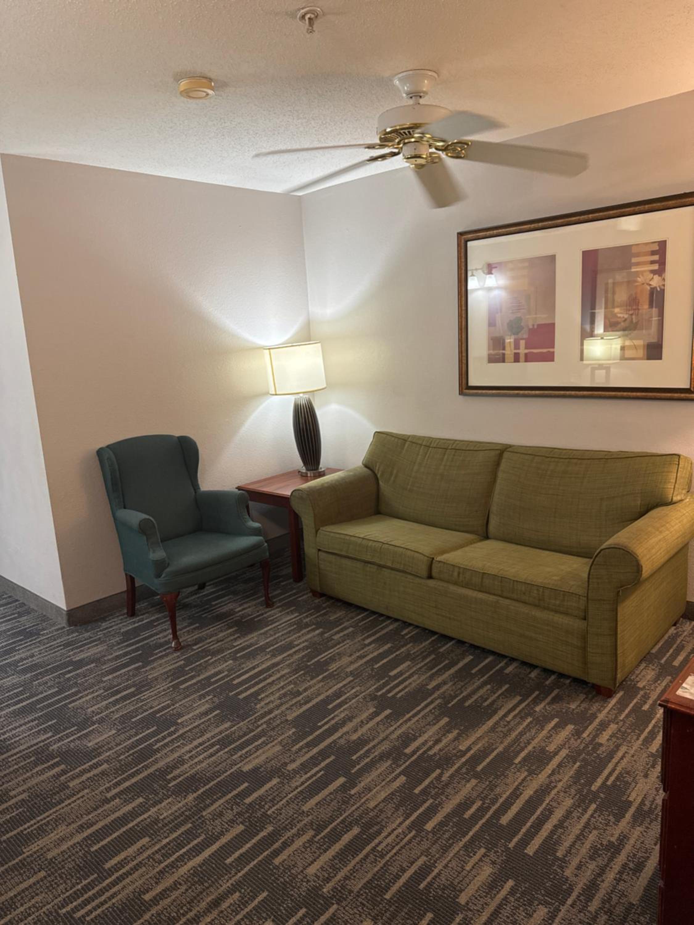 Queen Suite with Two Queen Beds - Non-Smoking - Photo 6
