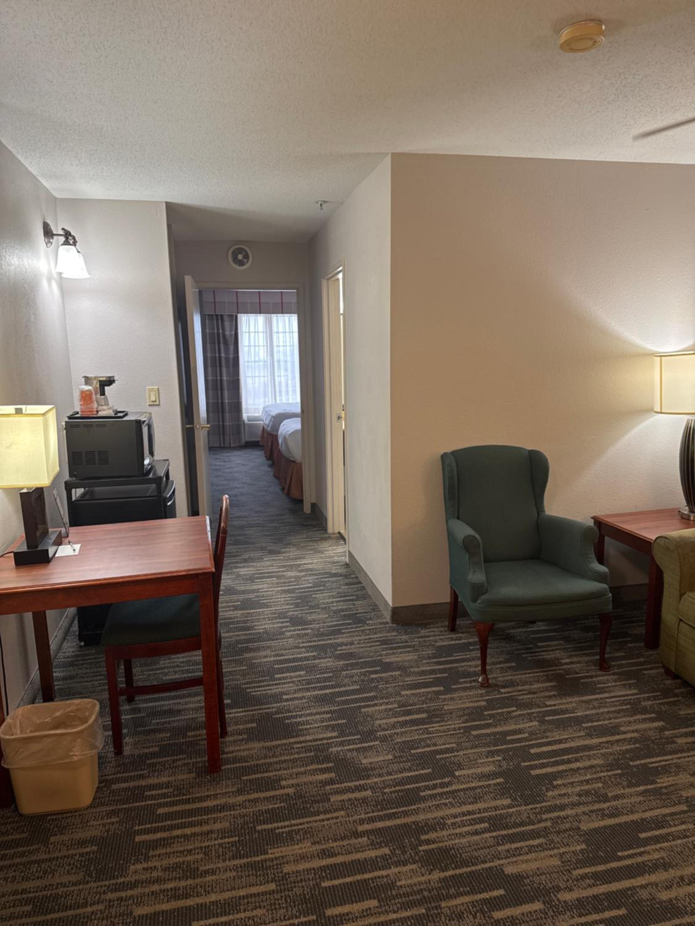 Queen Suite with Two Queen Beds - Non-Smoking - Photo 3