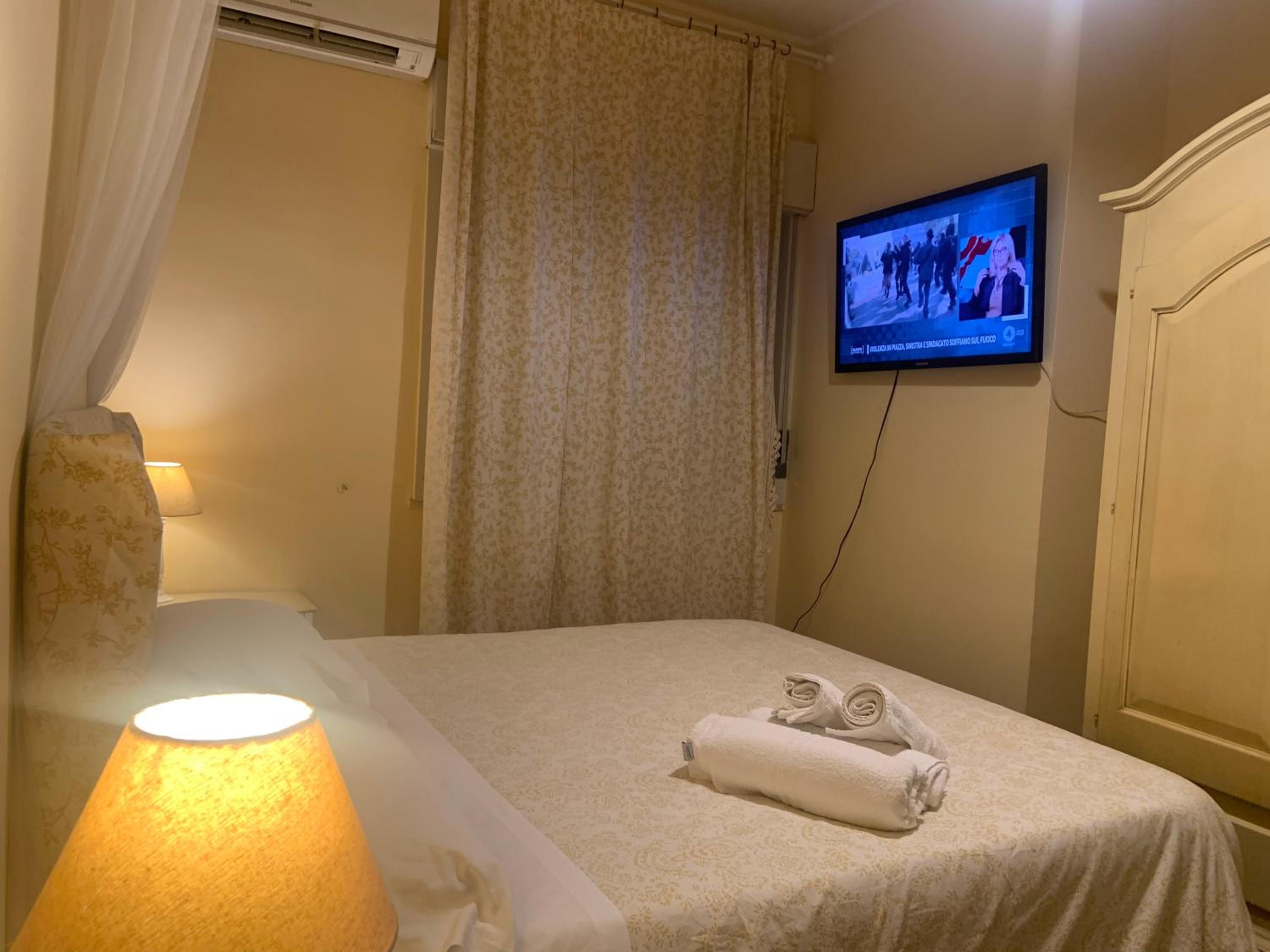 Economy Double Room photo 1