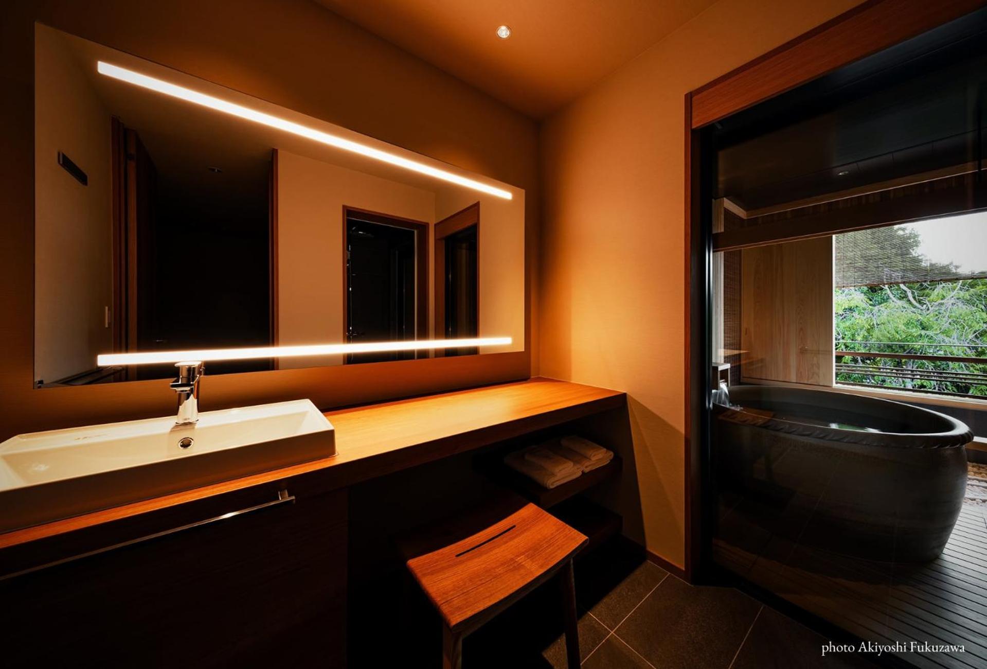 Deluxe Suite with Spa Bath photo 2