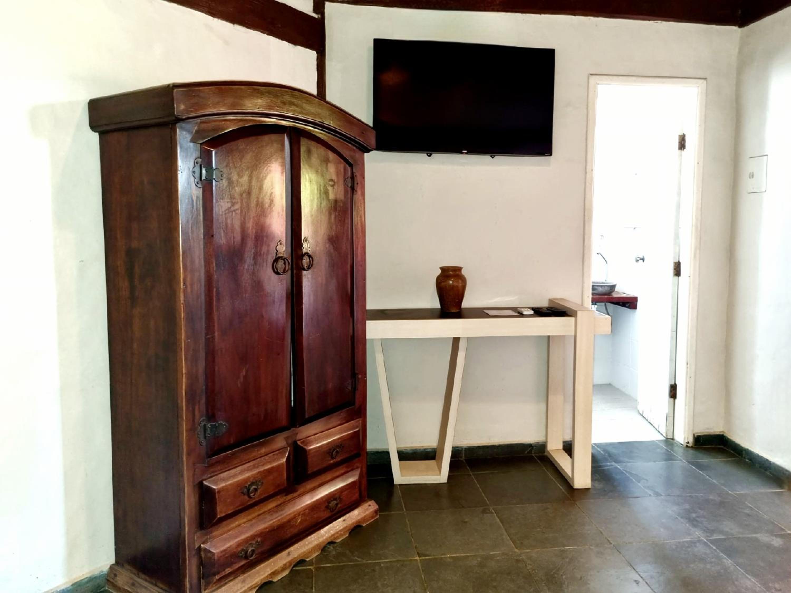 Apartment with Pool View