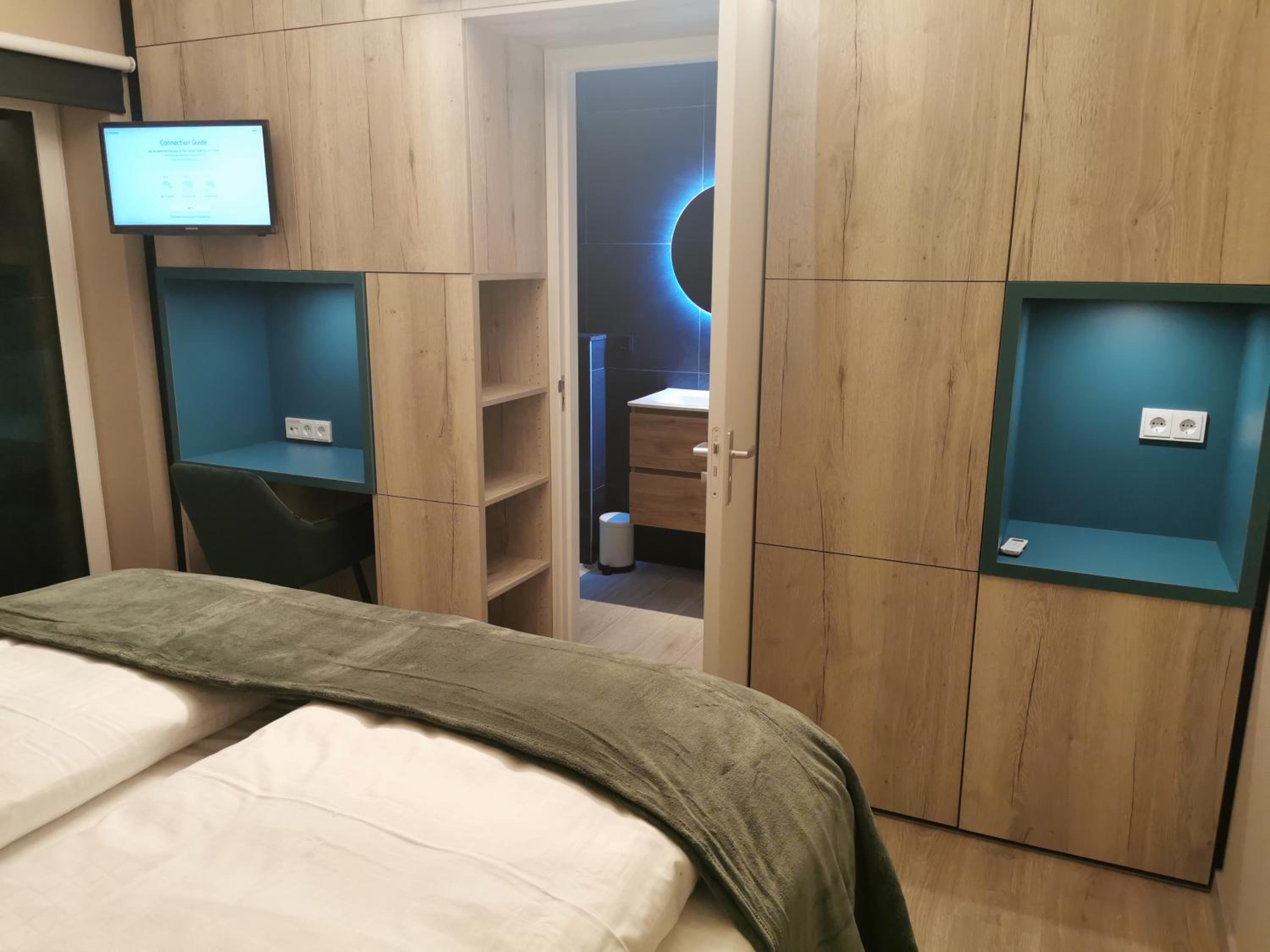 King Suite with Balcony photo 2