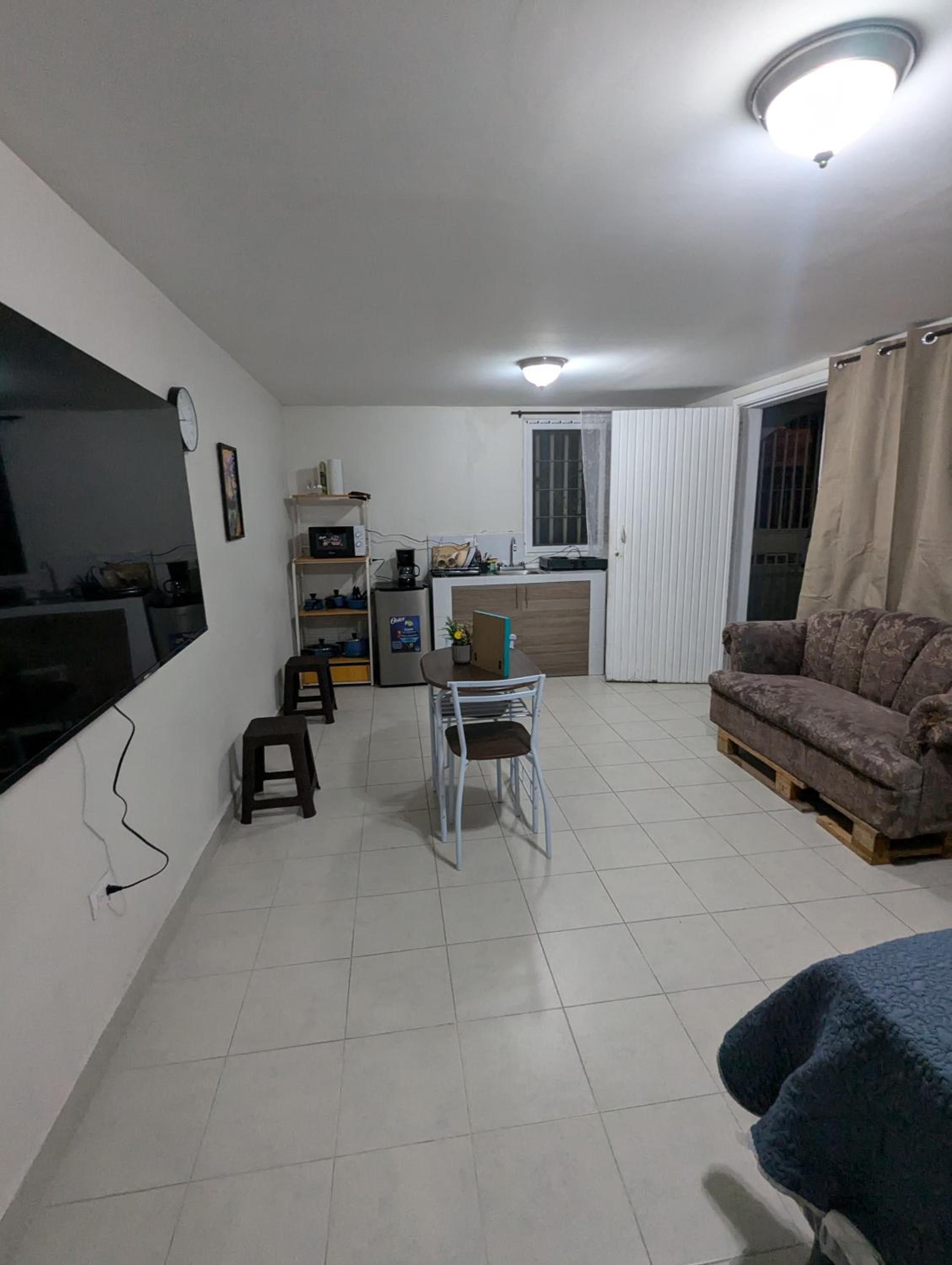 One-Bedroom Apartment photo 1