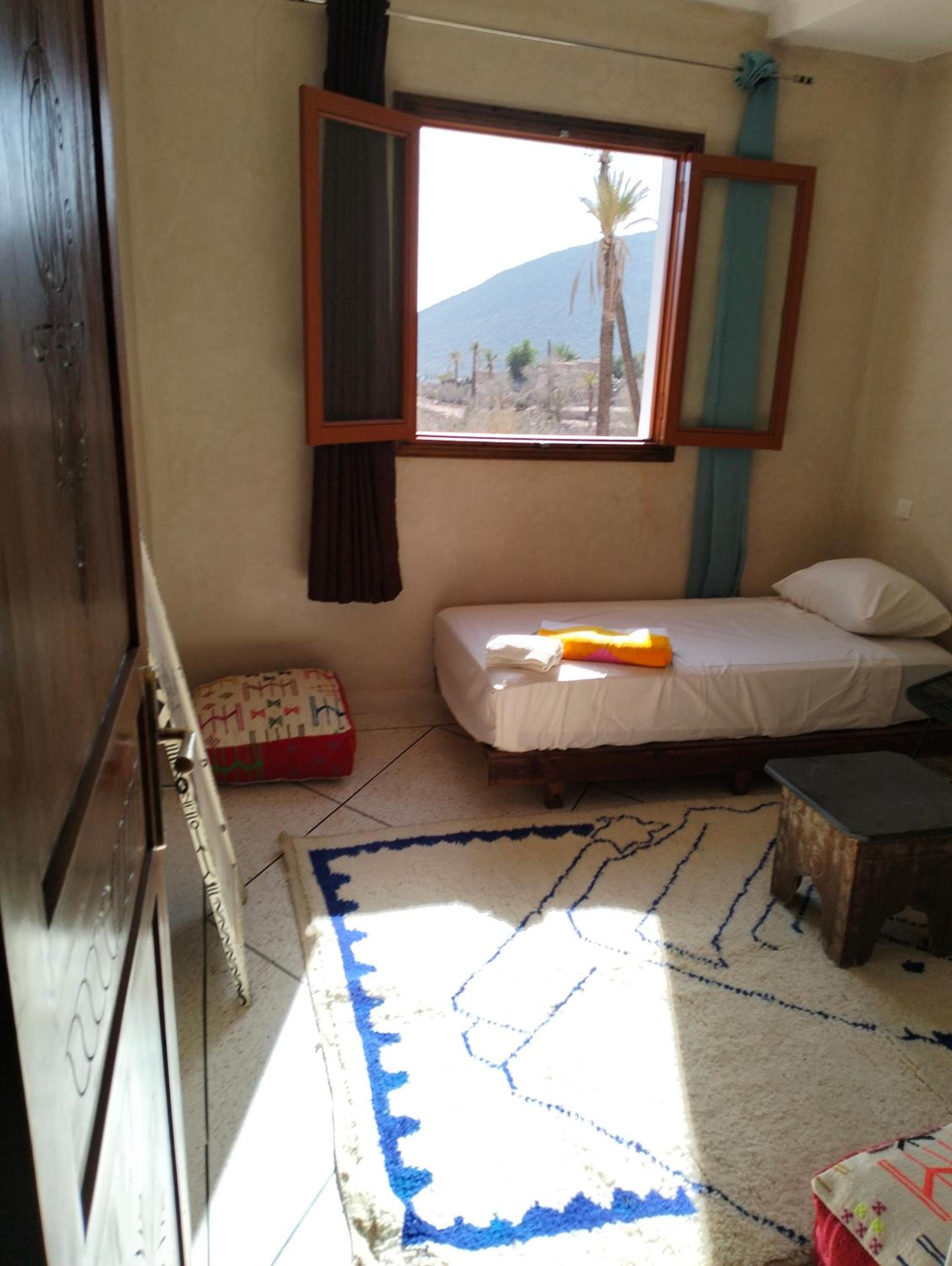 Five-Bedroom House photo 1