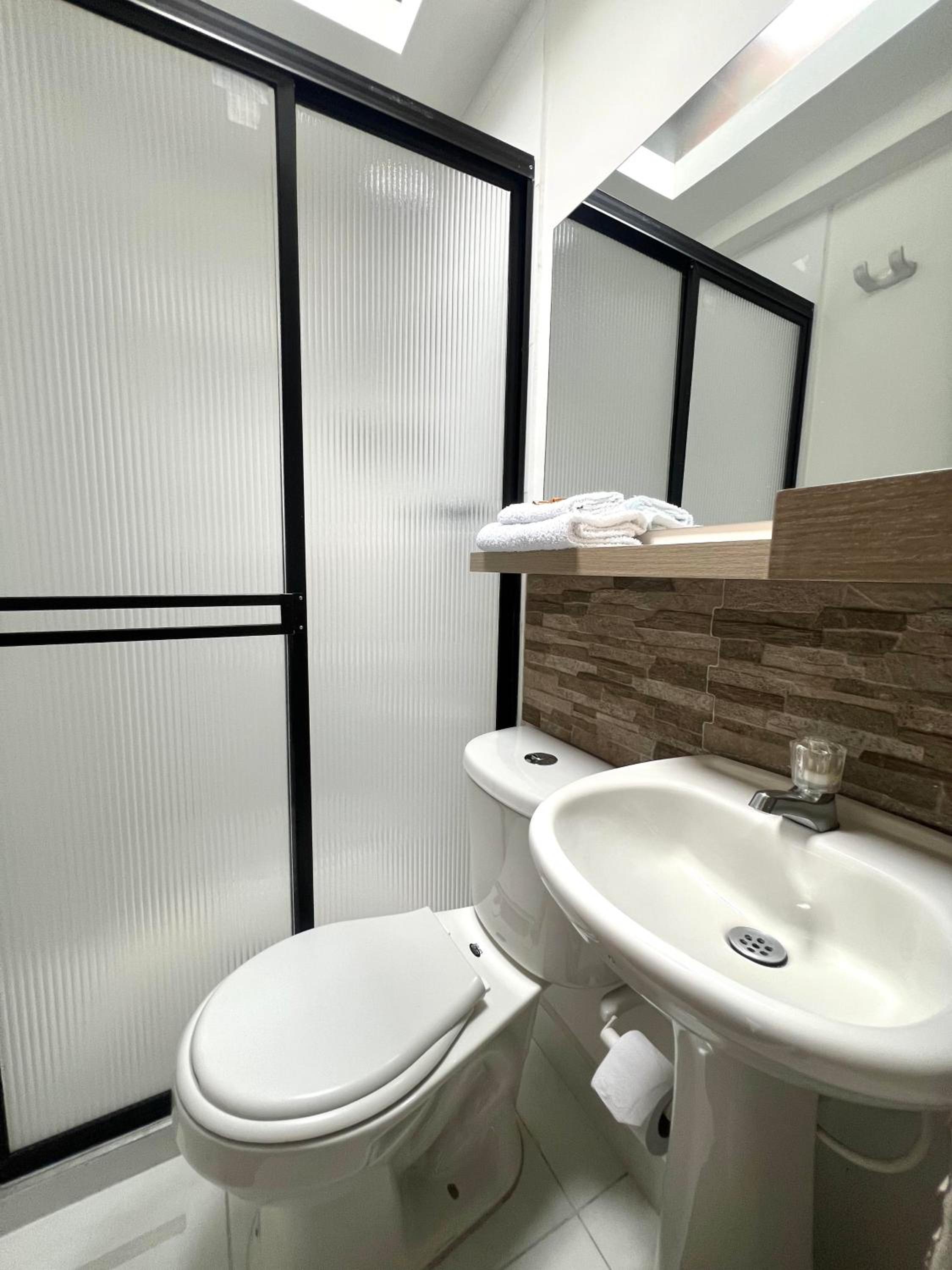 Single Room with Private Bathroom photo 3
