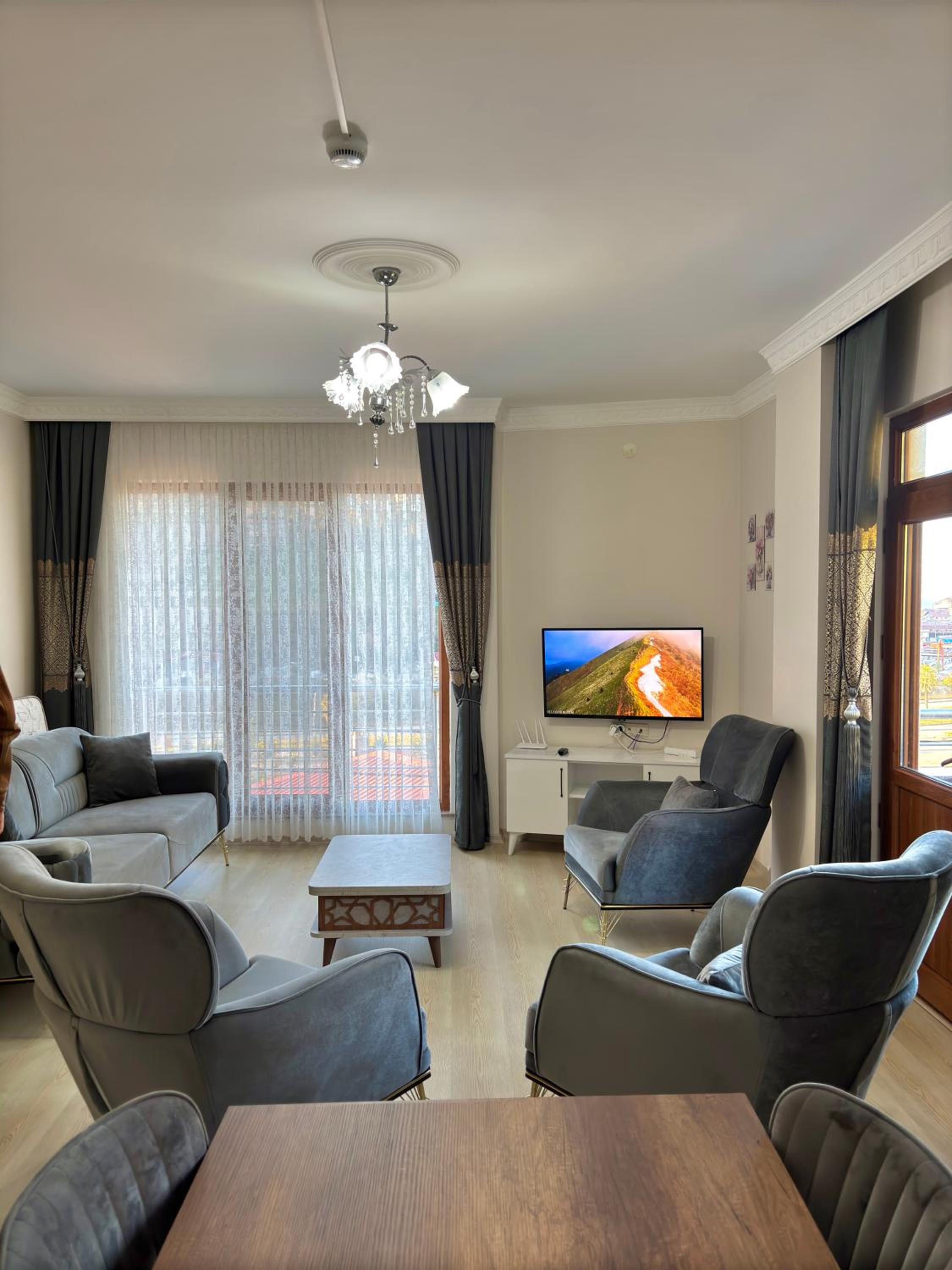 One-Bedroom Apartment photo 1