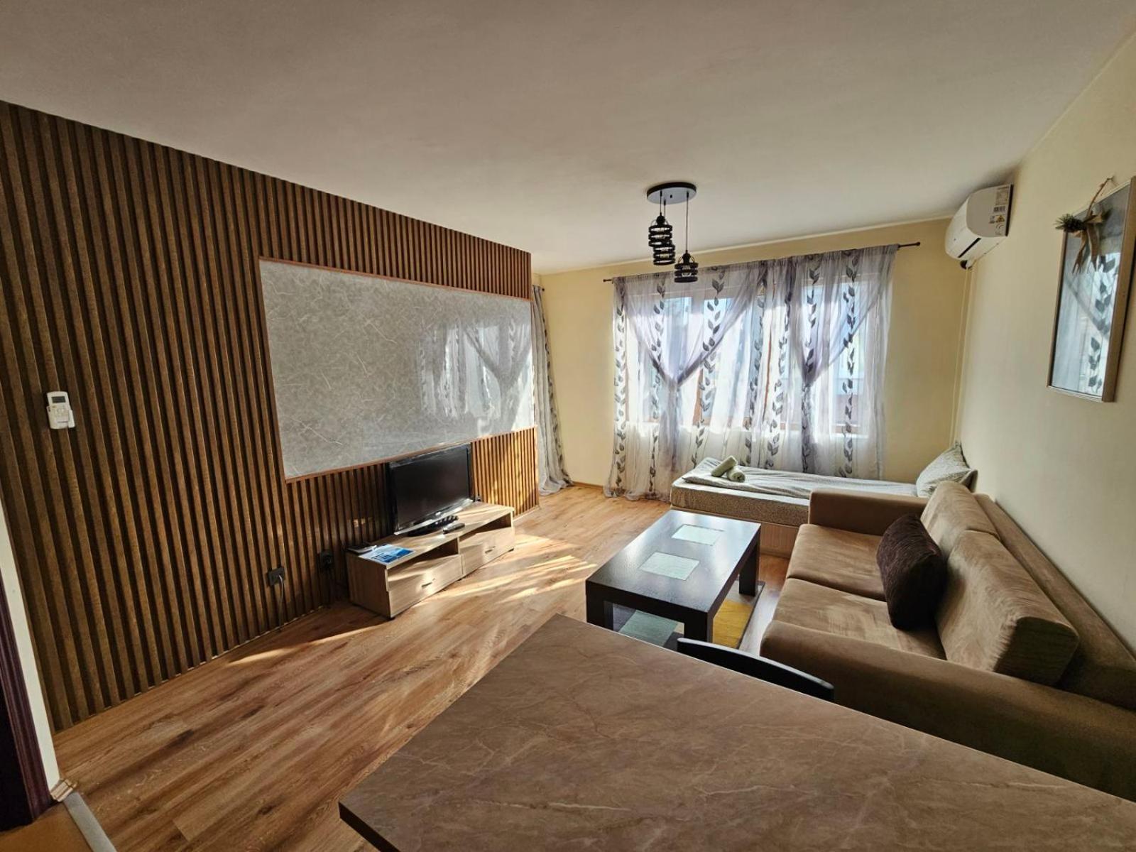 One-Bedroom Apartment photo 2