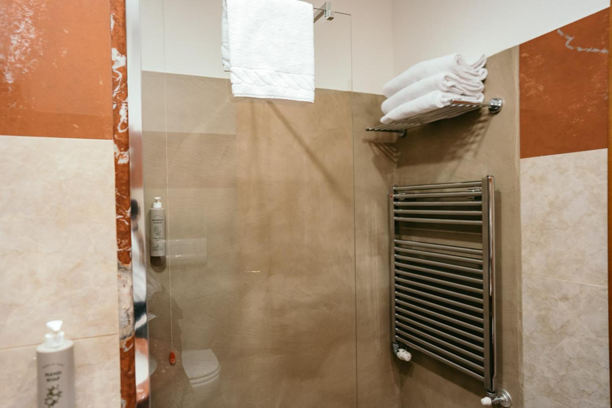 Standard Triple Room - Photo 2
