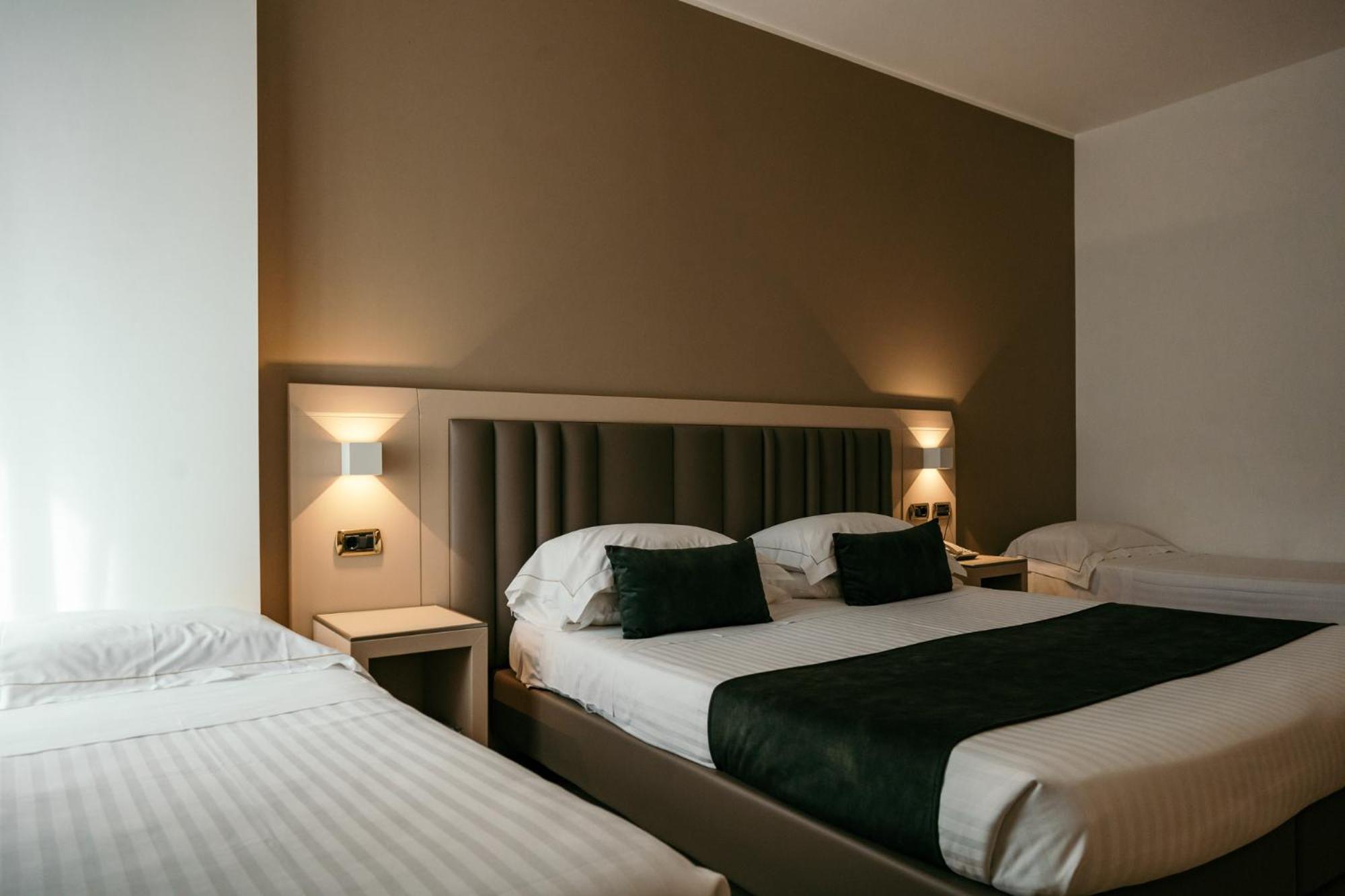 Superior Quadruple Room - Photo 1