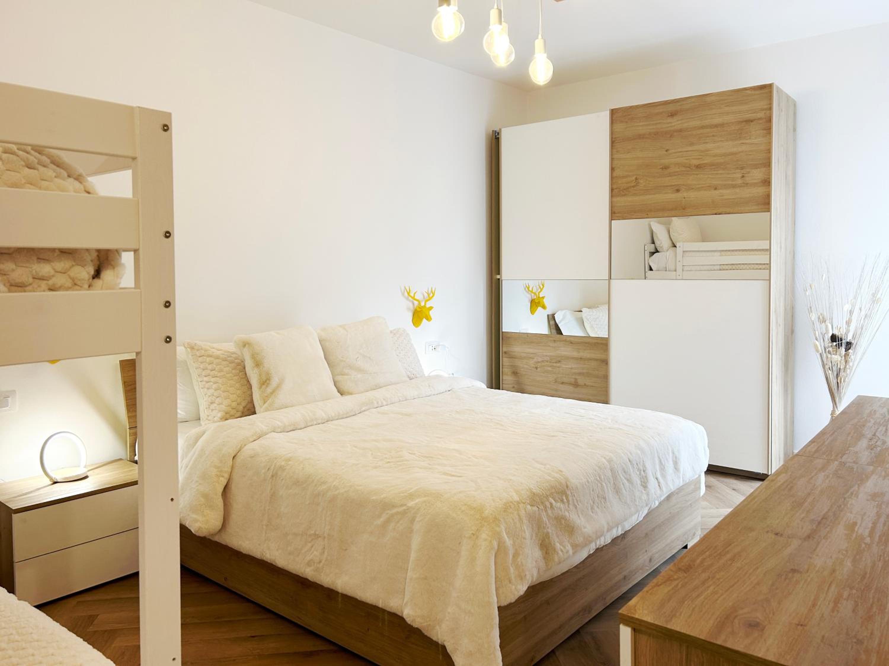 One-Bedroom Apartment photo 1