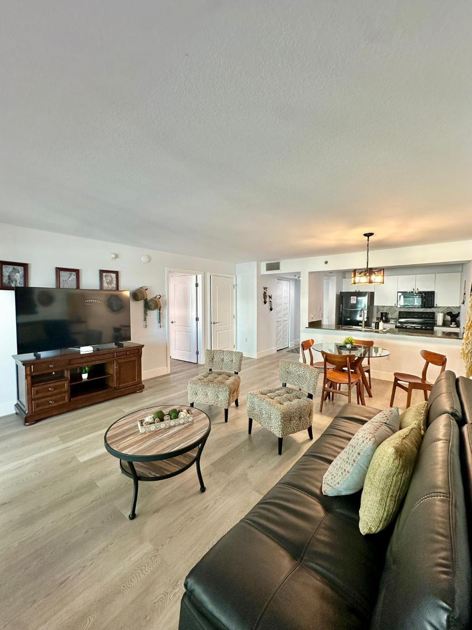 One-Bedroom Apartment with Balcony and City View photo 1