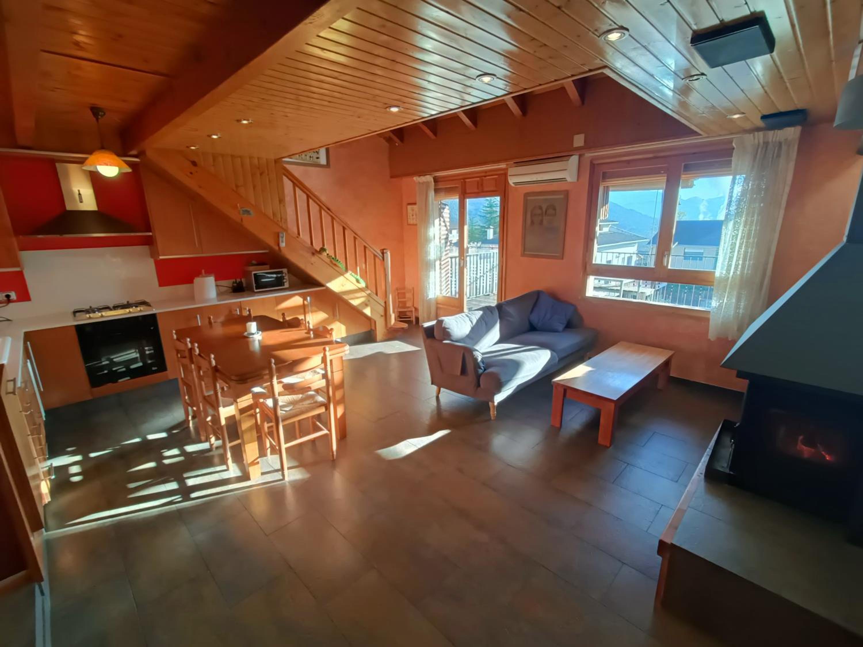 Apartamento de tres habitaciones con vista a la montaña