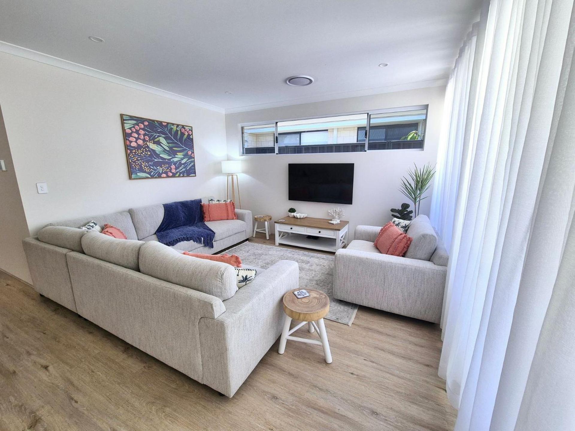Four-Bedroom House photo 2