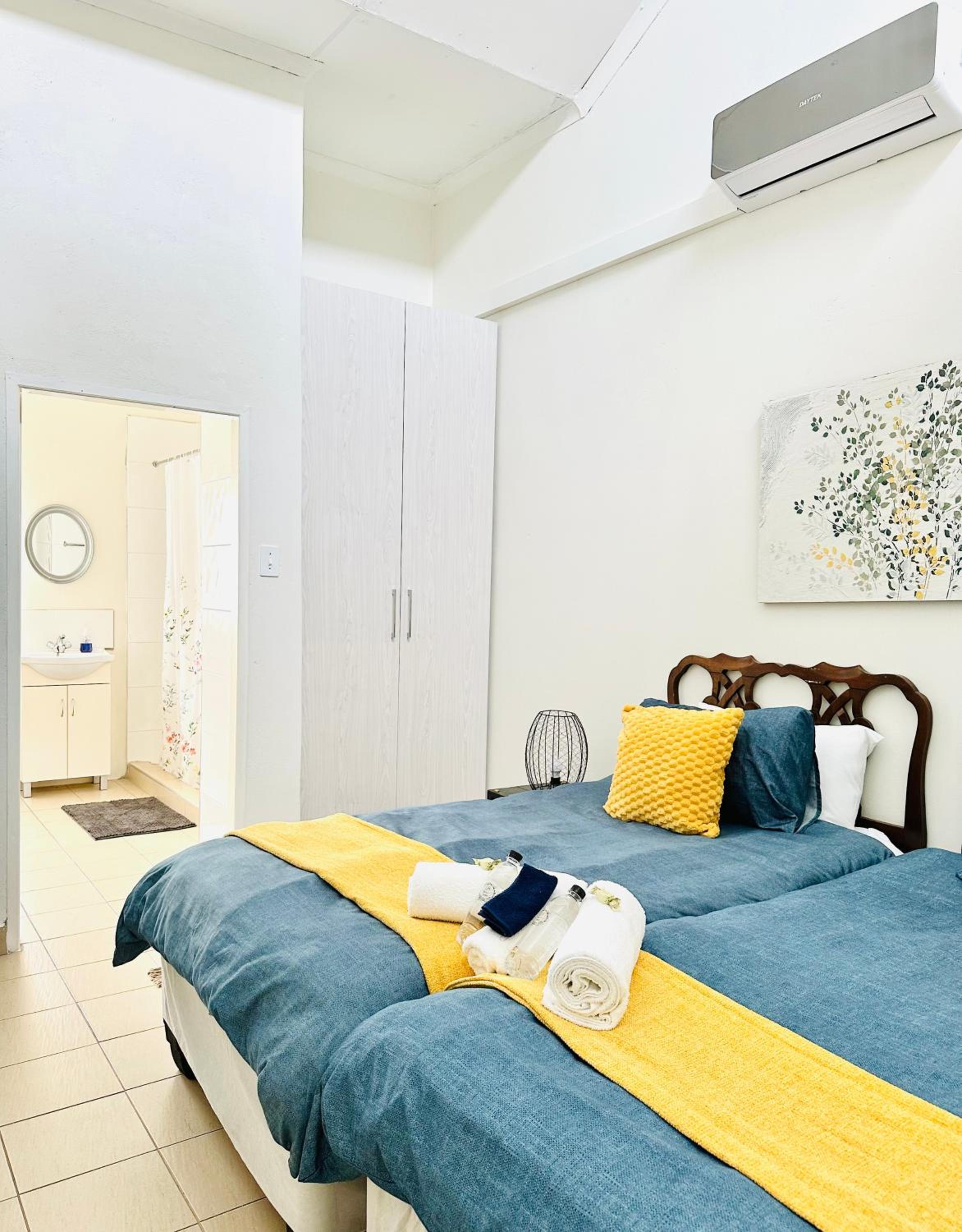 Twin Room with Private Bathroom photo 3