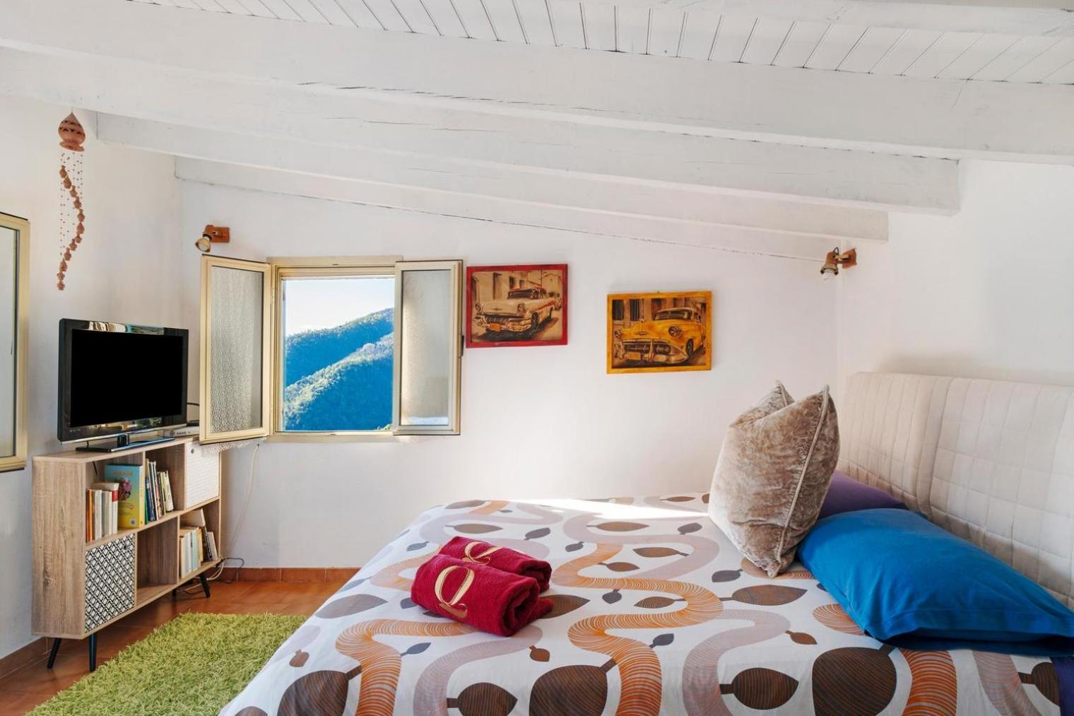 Triple Room With Shared Bathroom photo 2