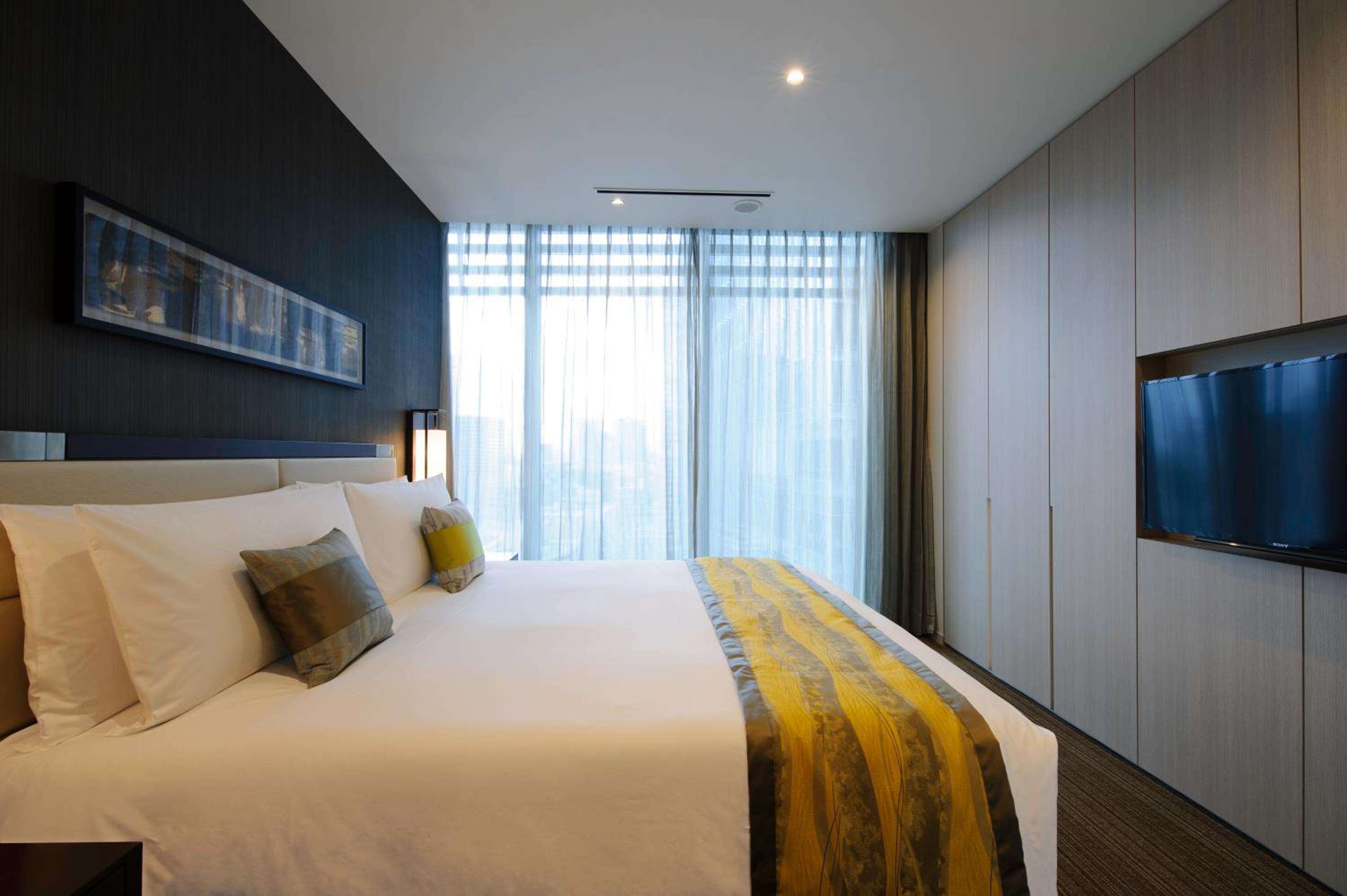 Deluxe Two-Bedroom Suite thumbnail 5