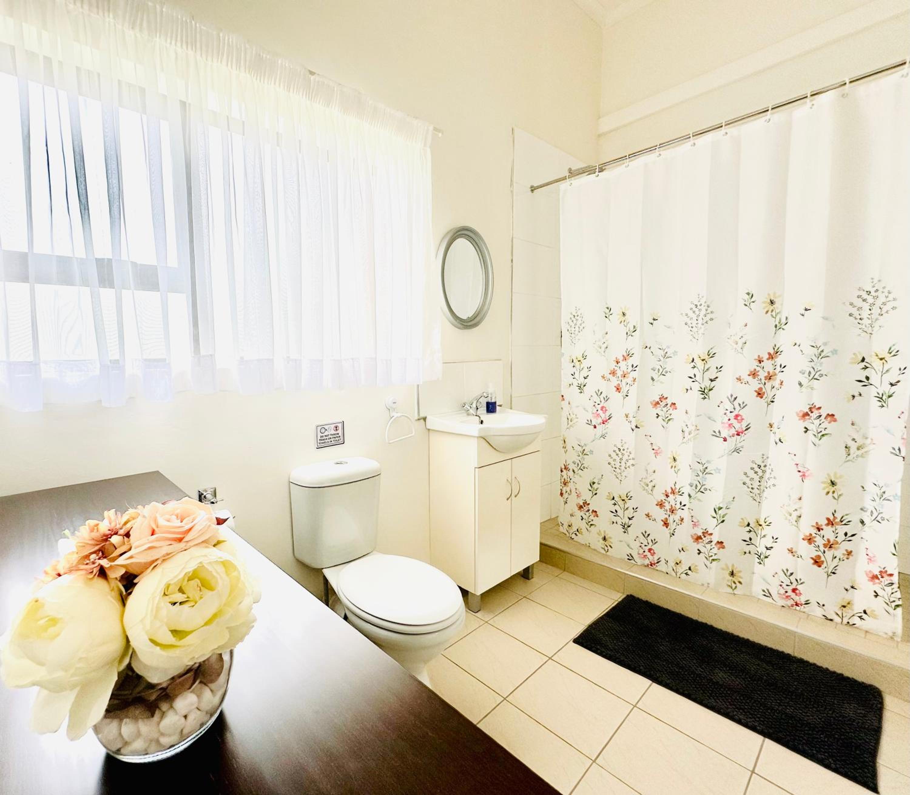 Twin Room with Private Bathroom photo 2