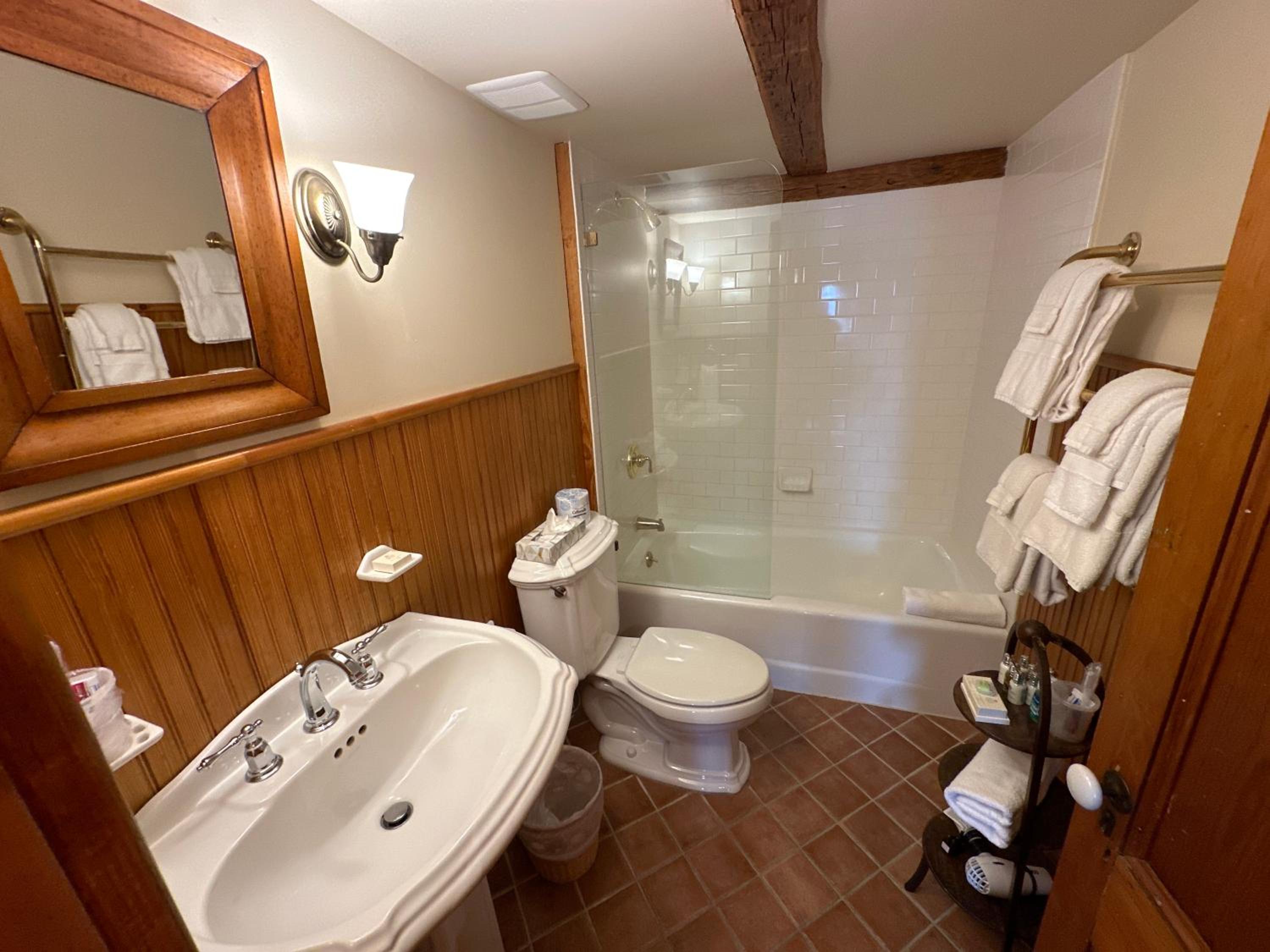 Deluxe King Suite photo 2