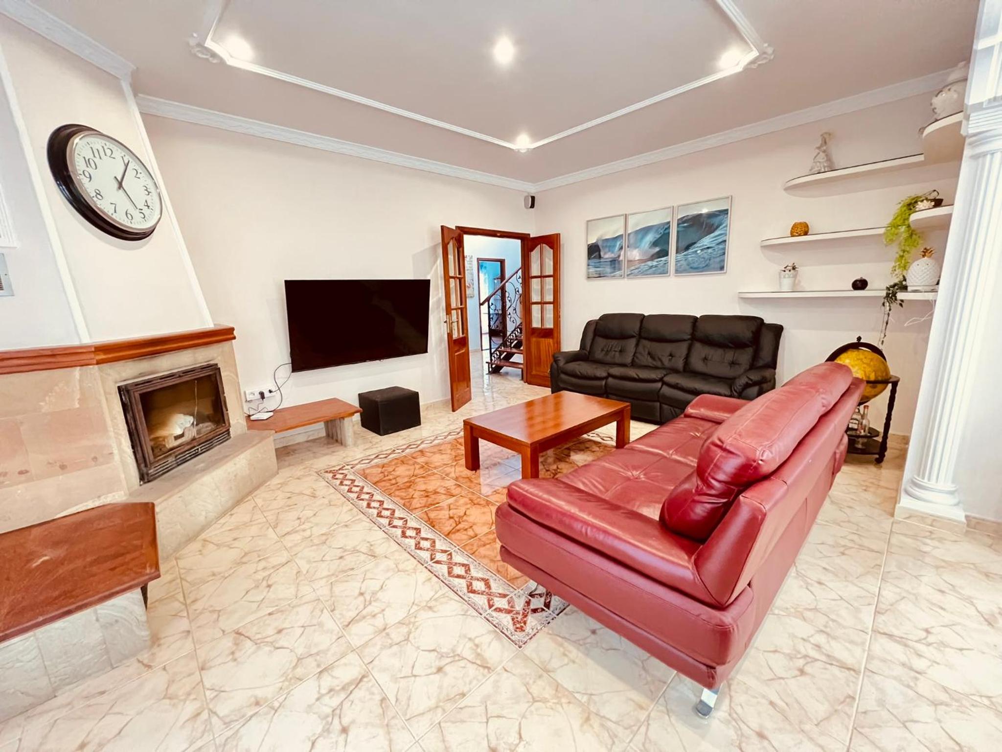 Four-Bedroom House photo 3