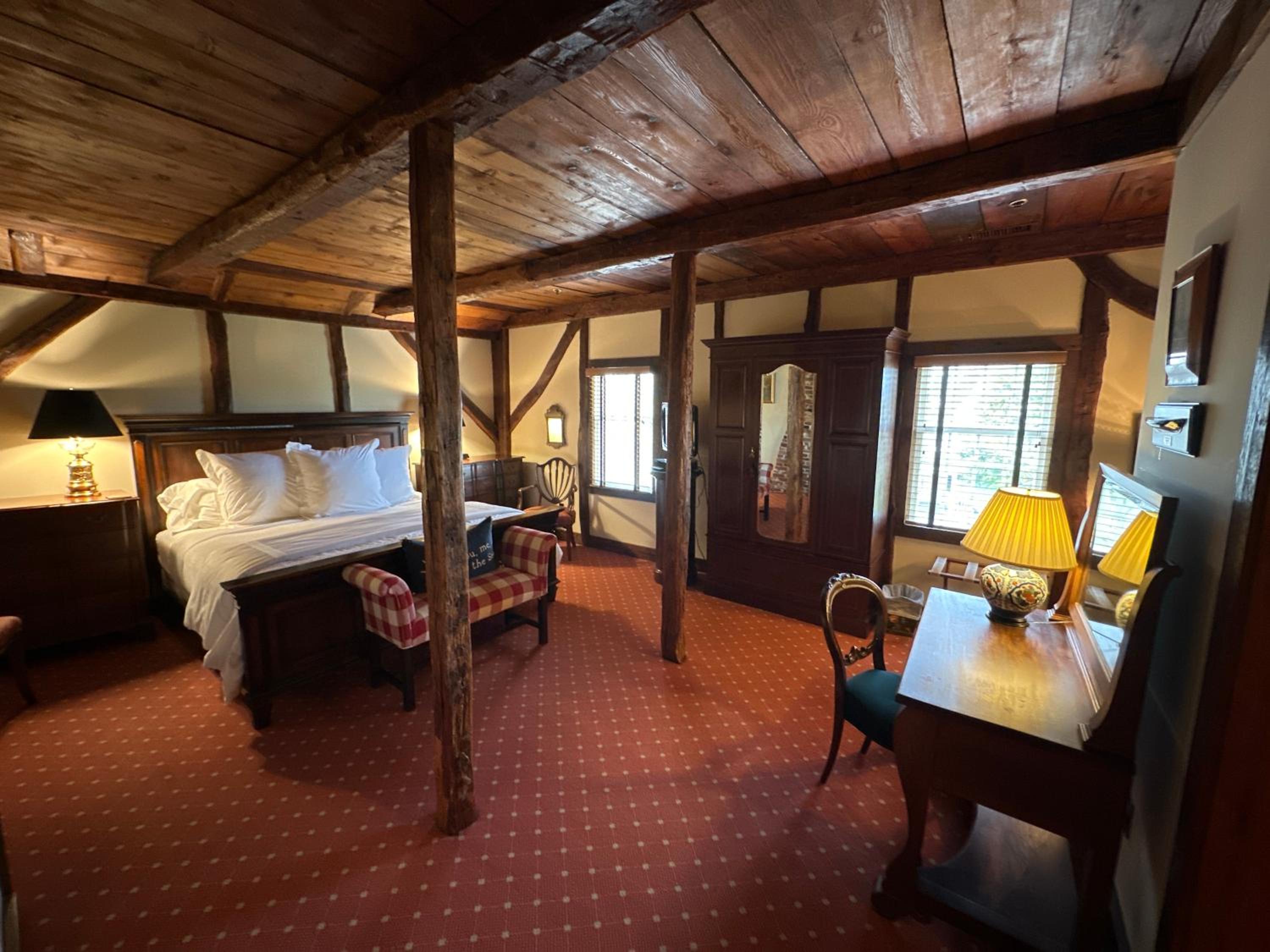 Deluxe King Room photo 1
