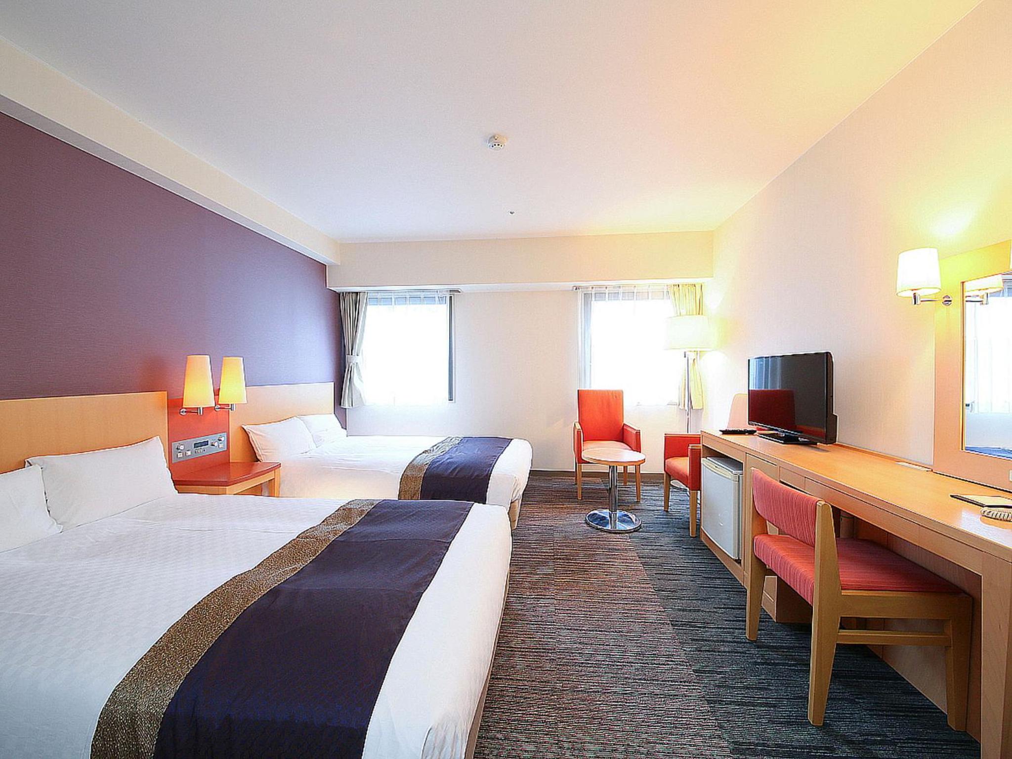 Twin Room - Non-Smoking - Photo 1