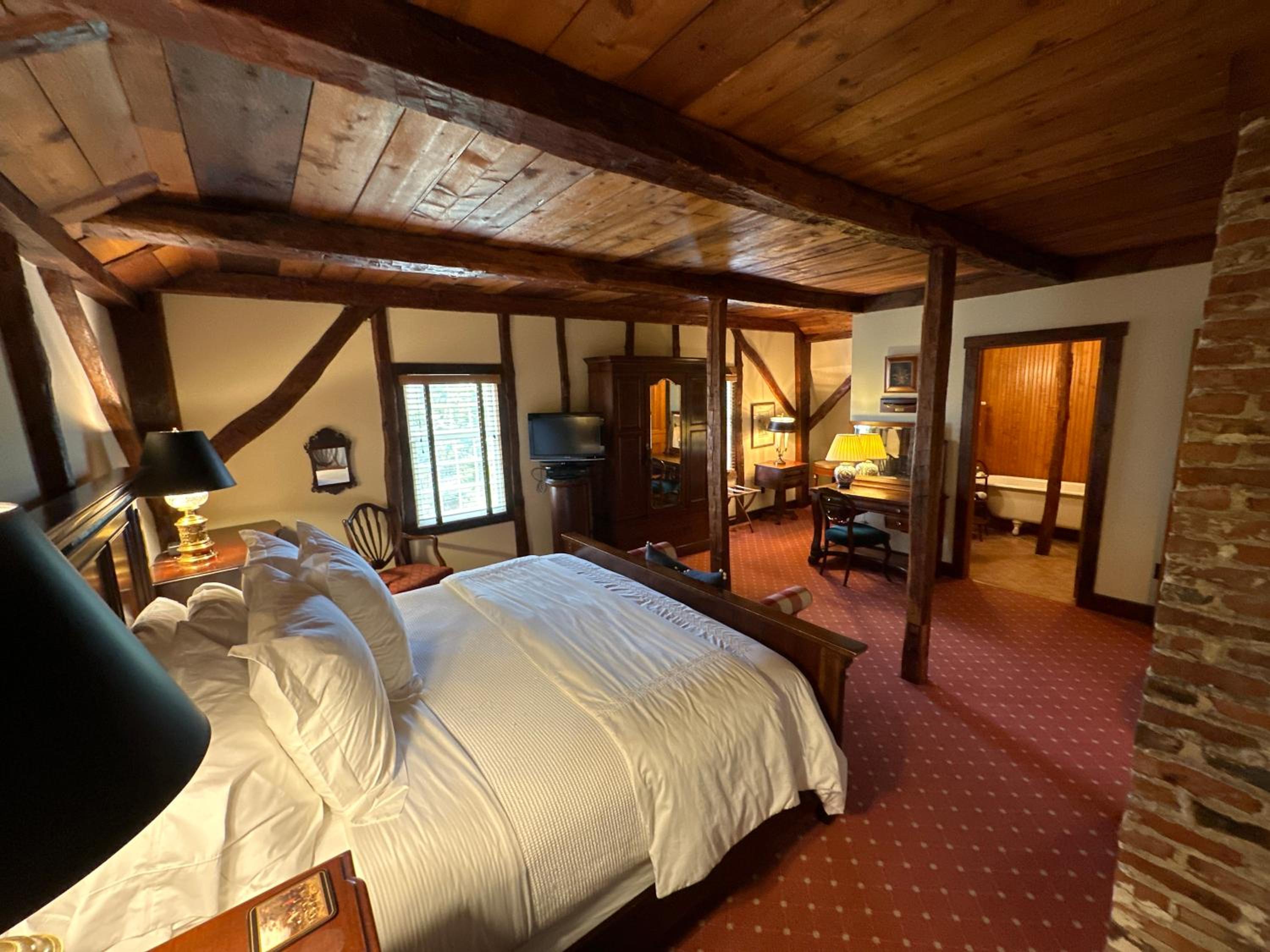 Deluxe King Room photo 2