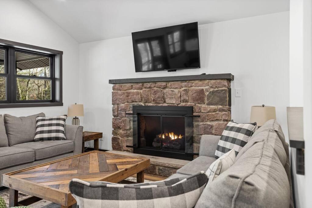 Six-Bedroom House photo 1